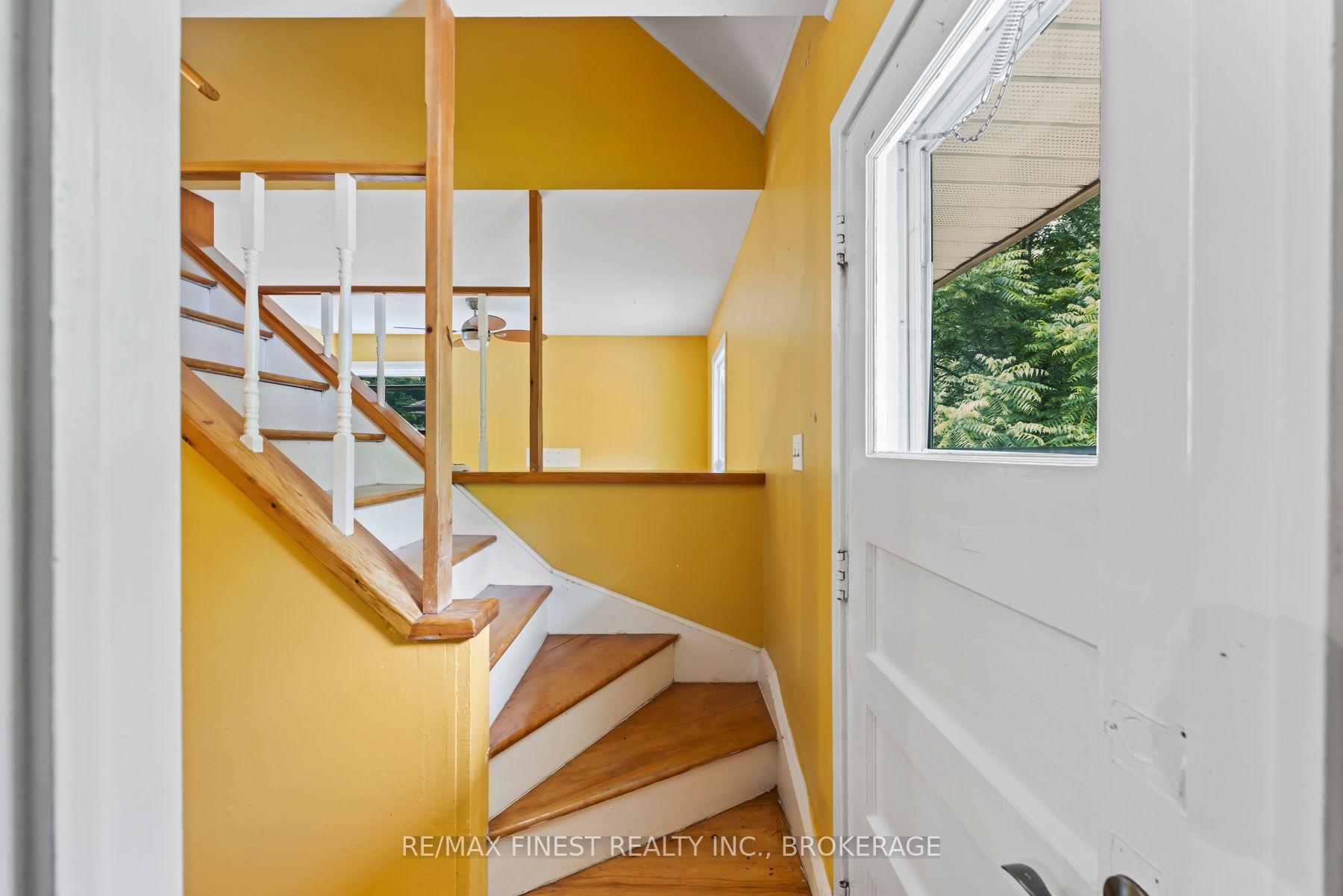 226 Simcoe Street Property Photo 30