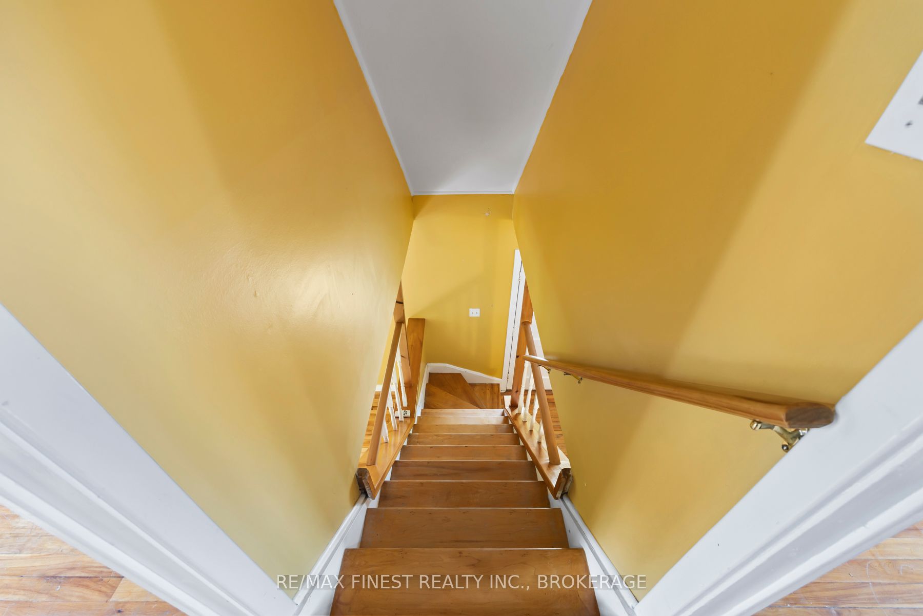 226 Simcoe Street Property Photo 31
