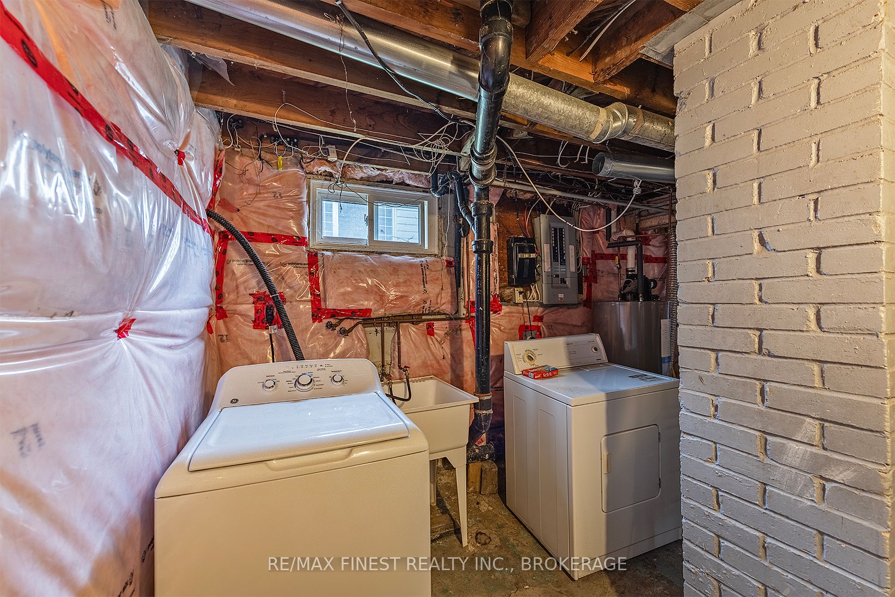 226 Simcoe Street Property Photo 42