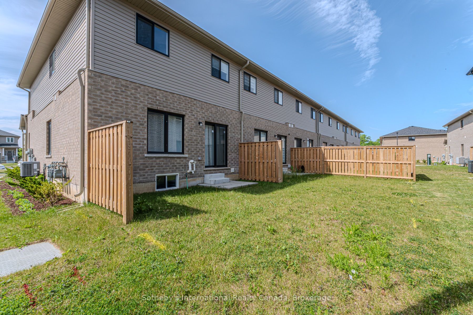520 Grey Street 39 Property Photo 3