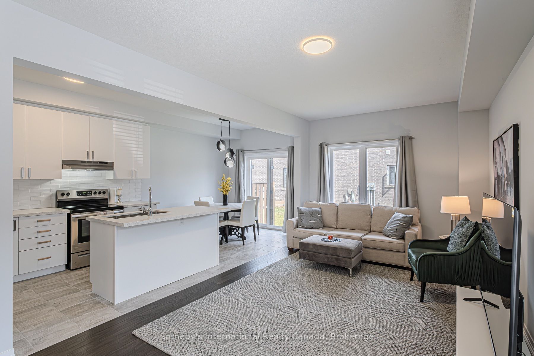 520 Grey Street 39 Property Photo 8