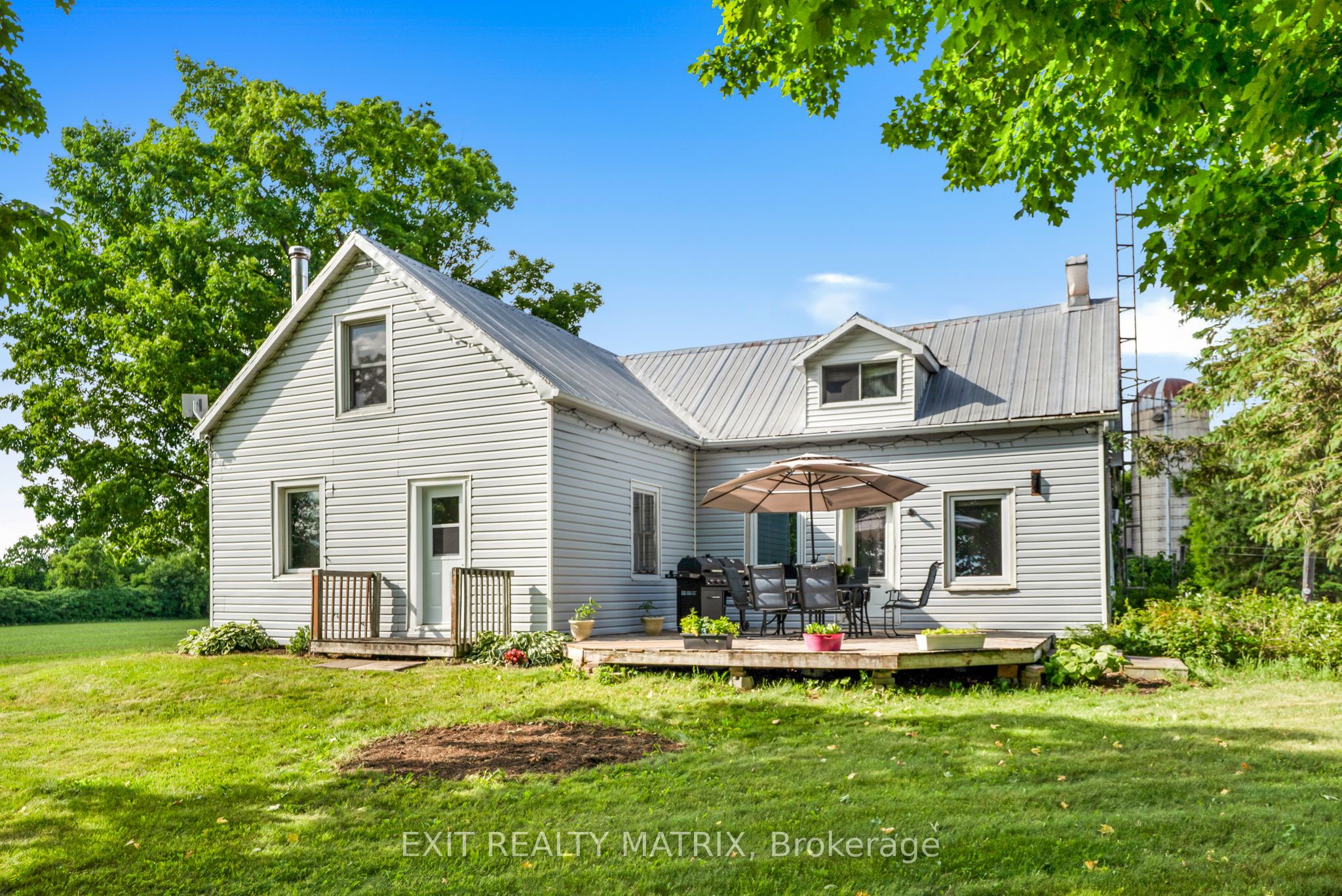 665 Greenlane Rd E Property Photo 1