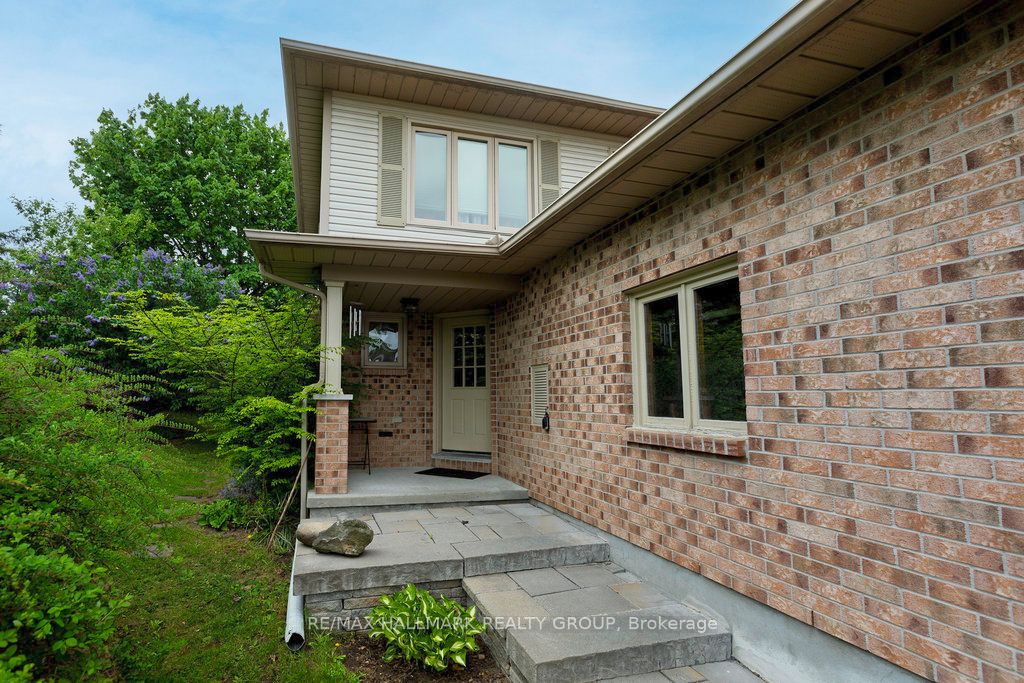 24 Ravenscroft Court Property Photo 2