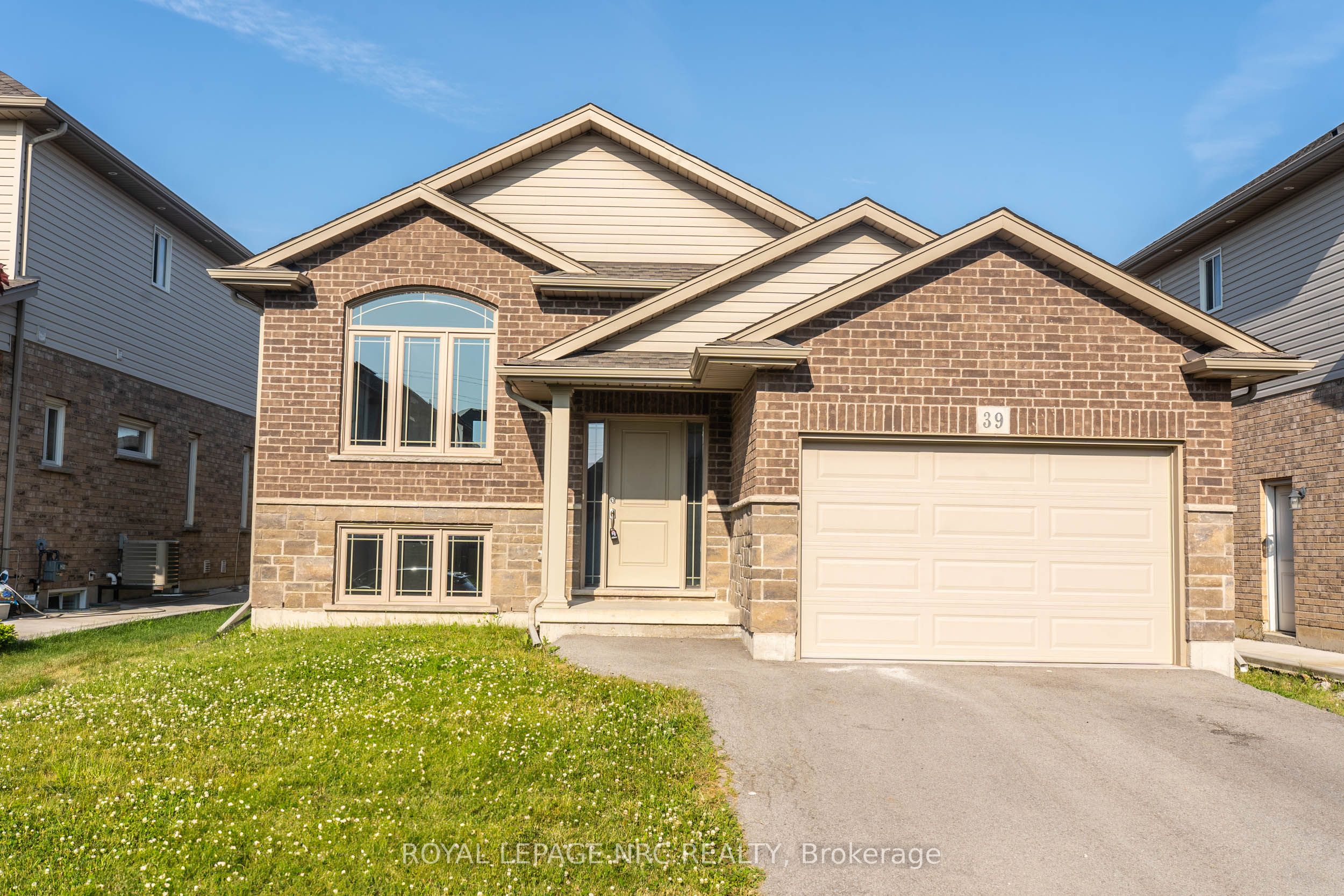 39 SUCCESS Way Property Photo 1