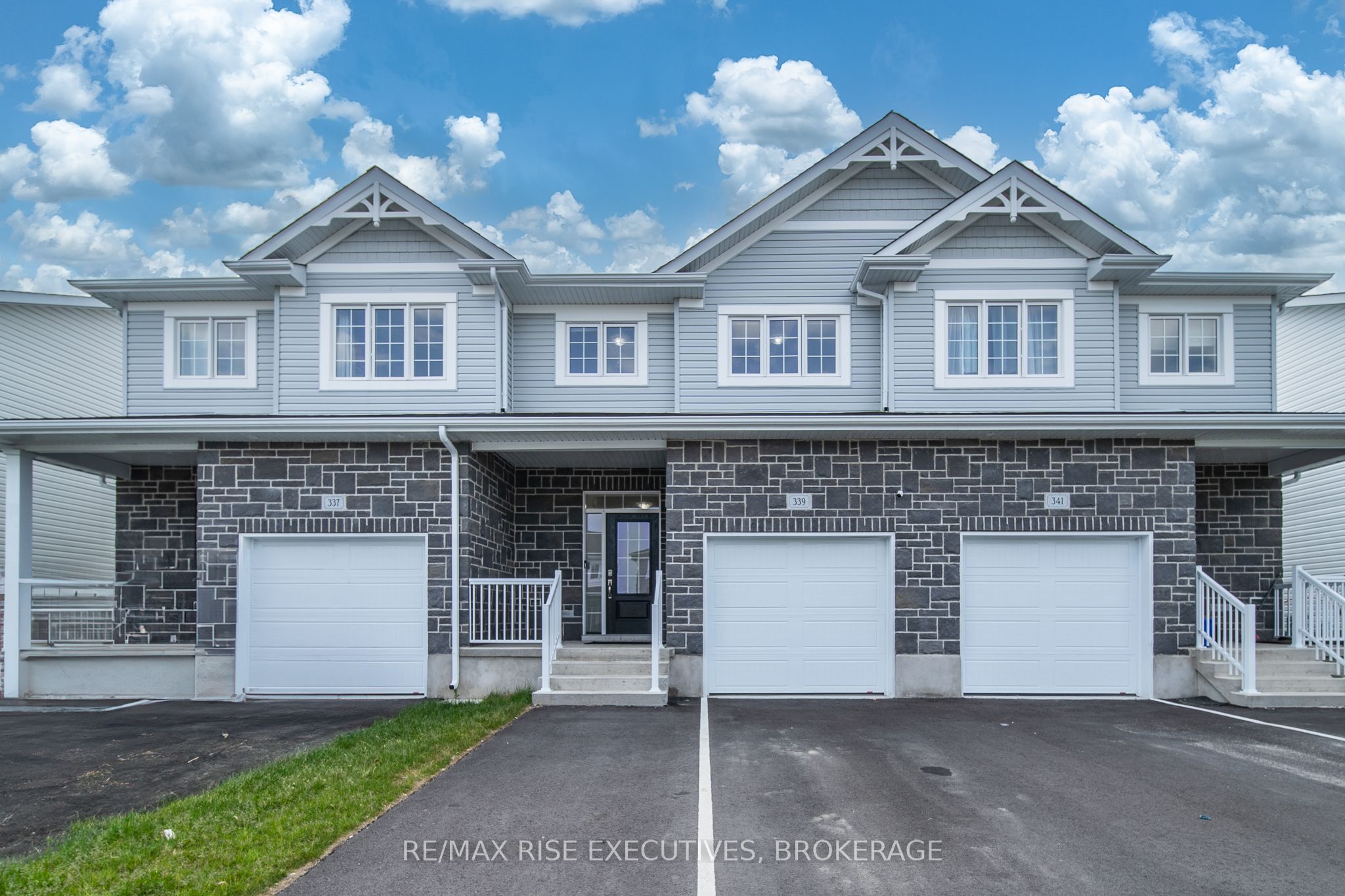 329 Buckthorn Dr Property Photo 1