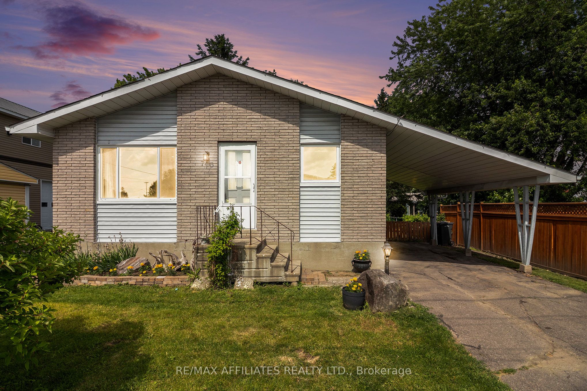 746 St Jean Street Property Photo 1
