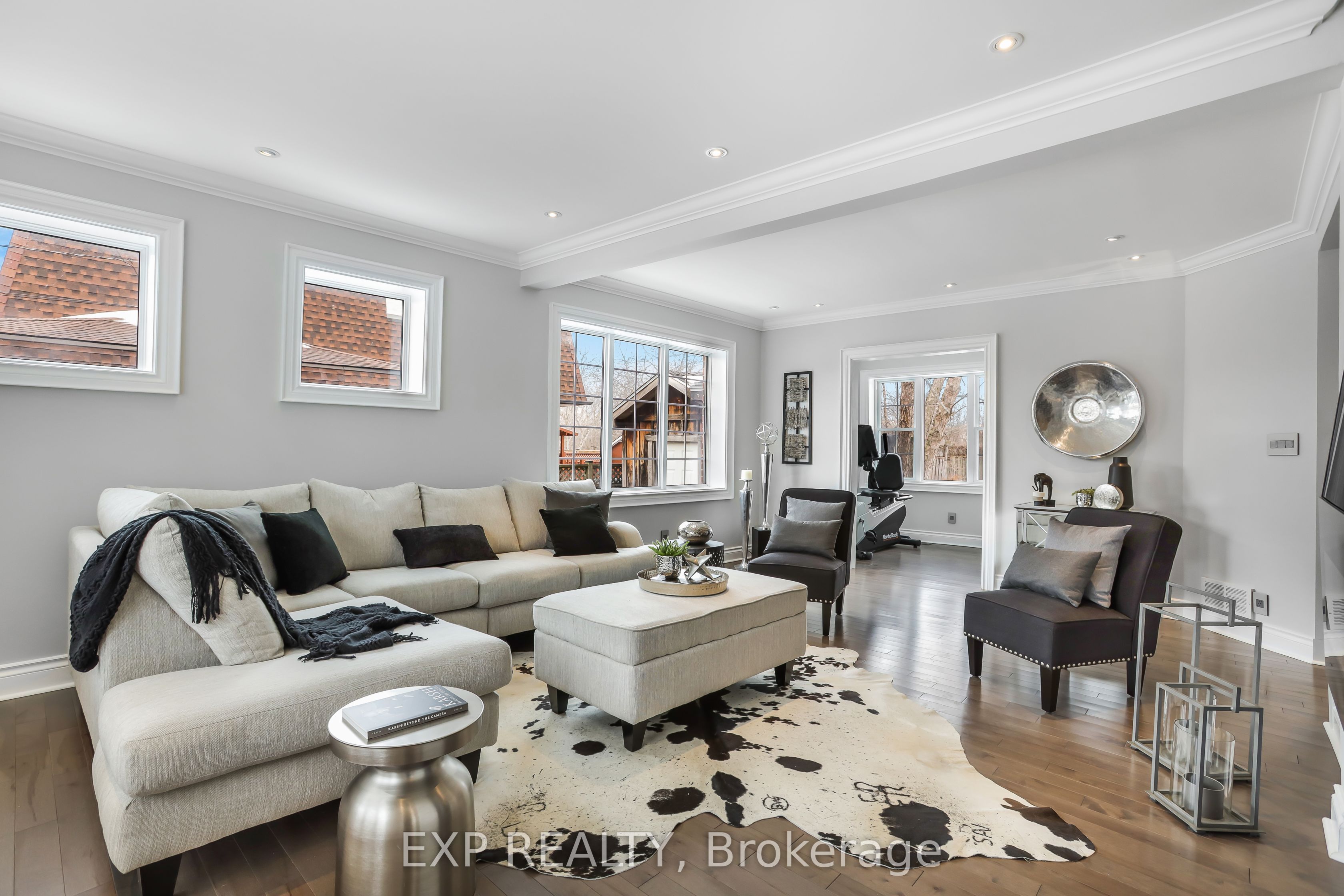 8 Warwick Road Property Photo 2