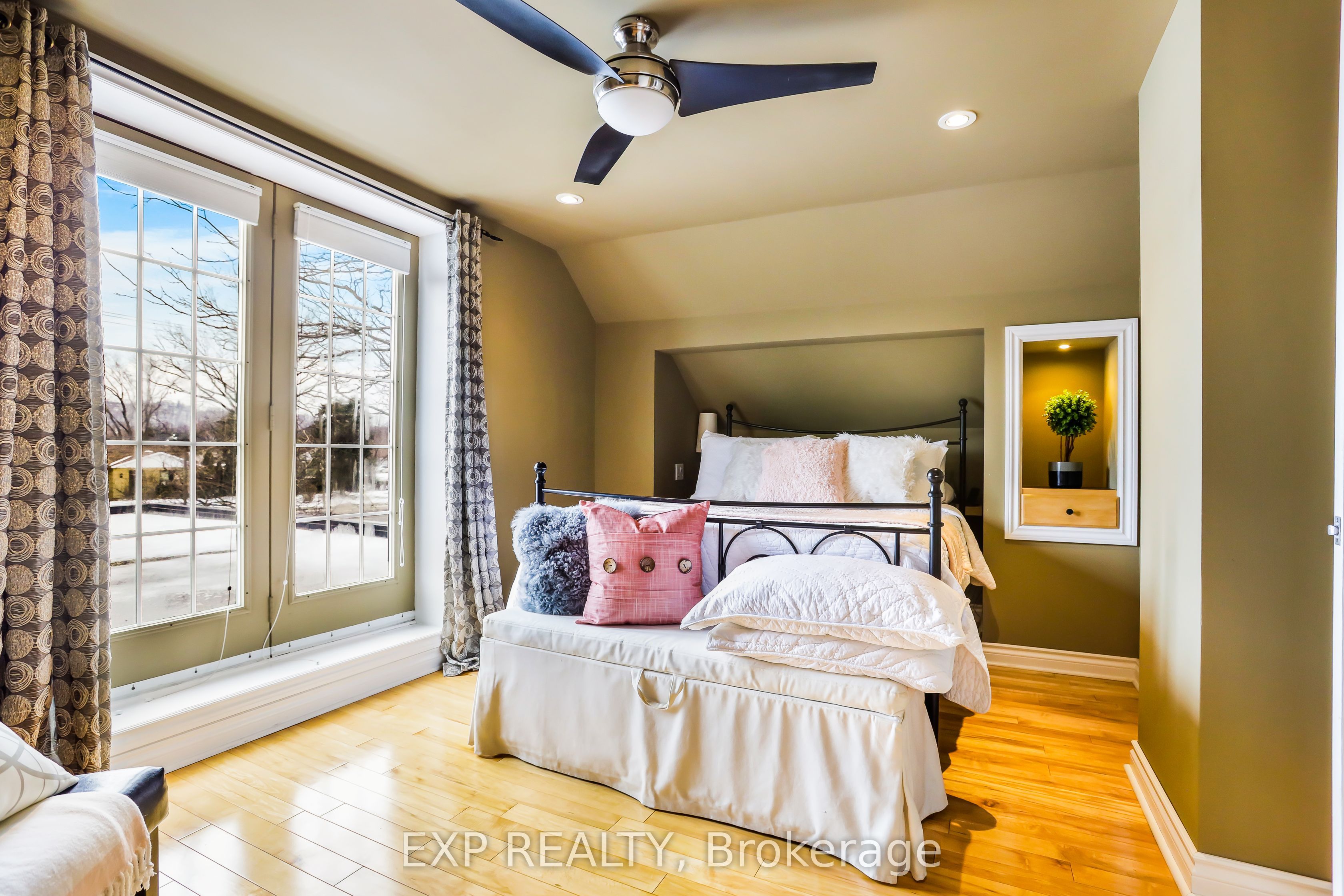 8 Warwick Road Property Photo 4