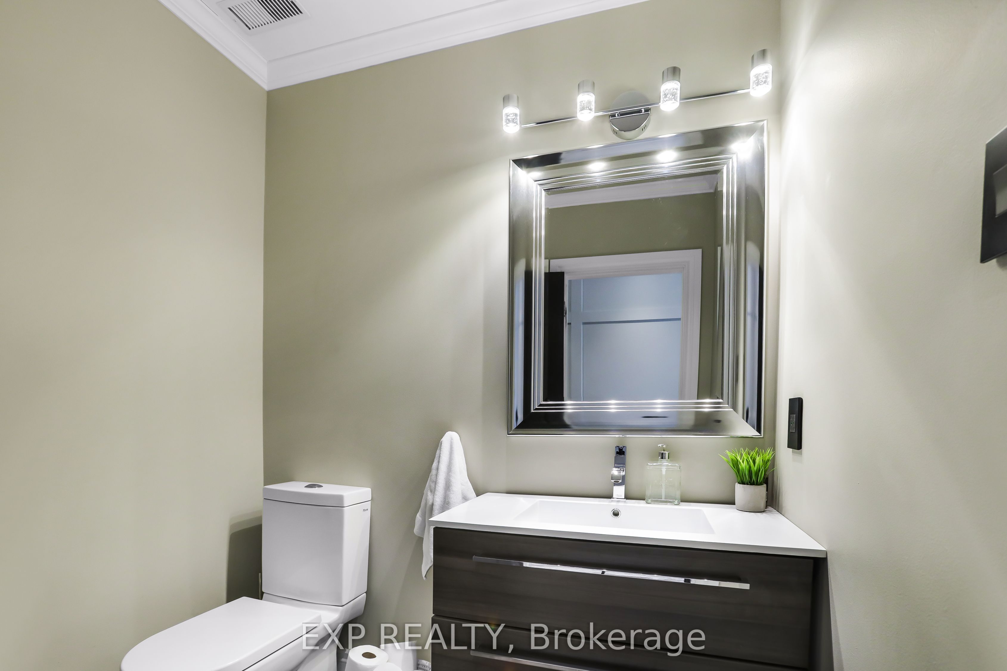 8 Warwick Road Property Photo 14