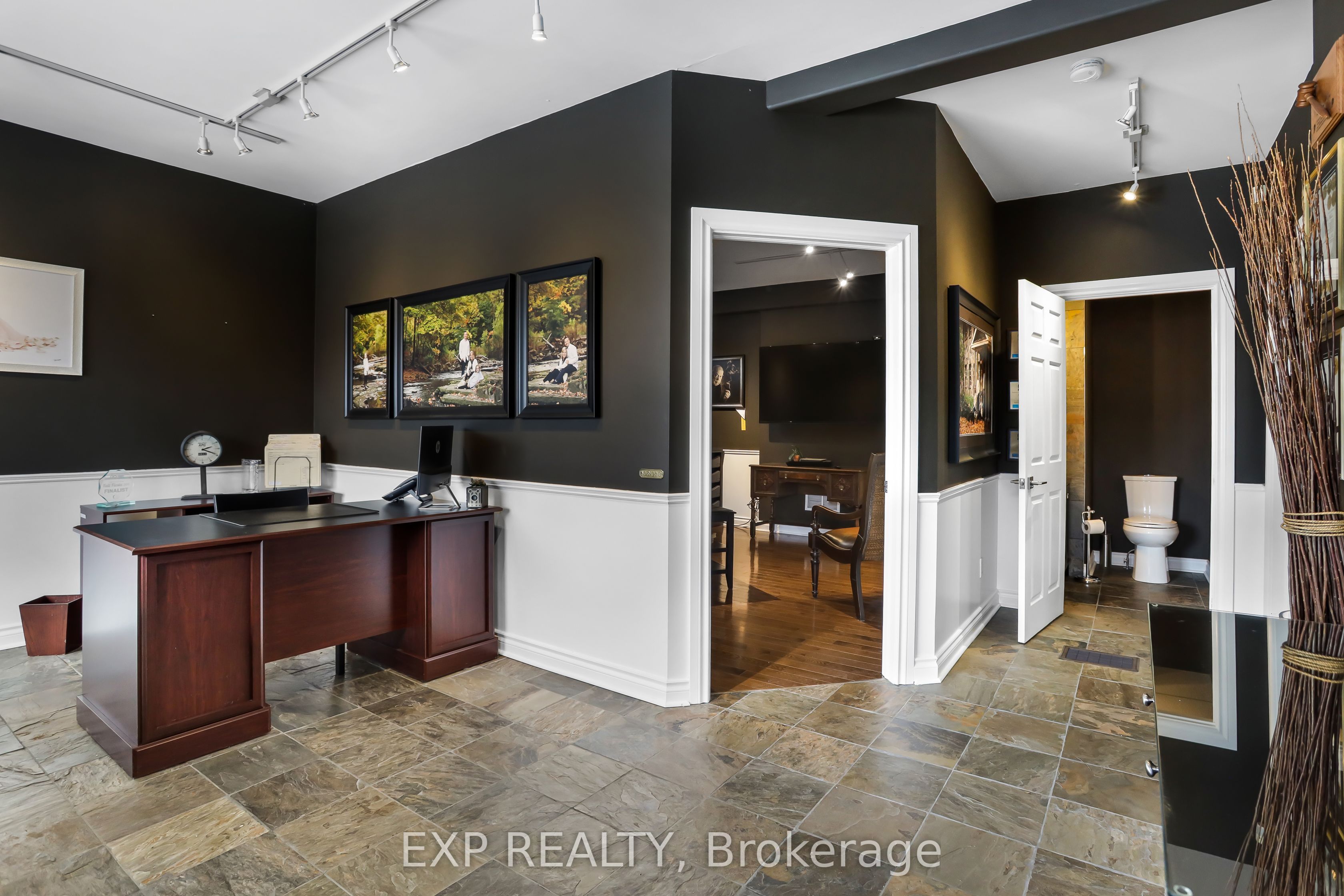 8 Warwick Road Property Photo 25