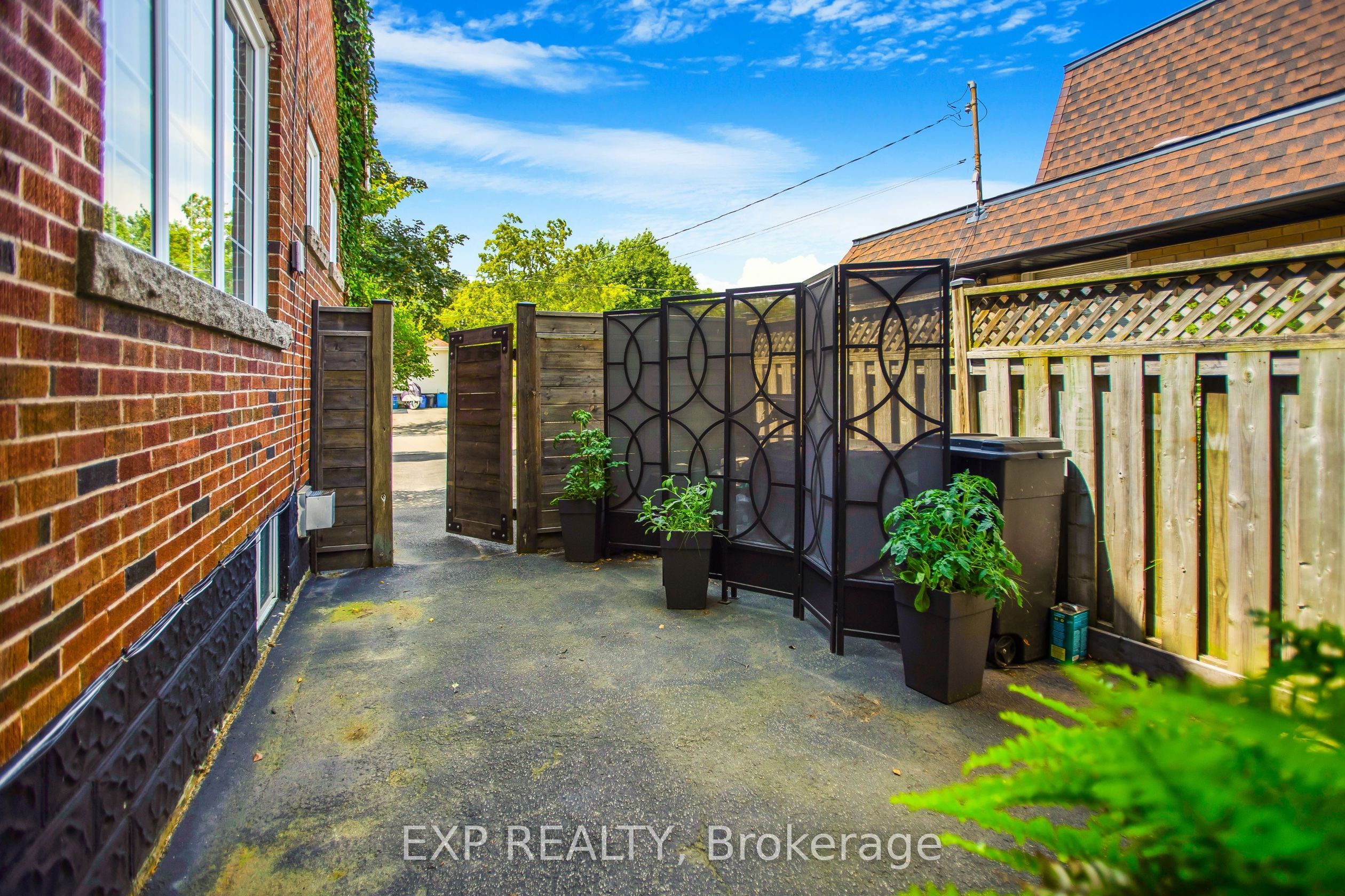 8 Warwick Road Property Photo 36