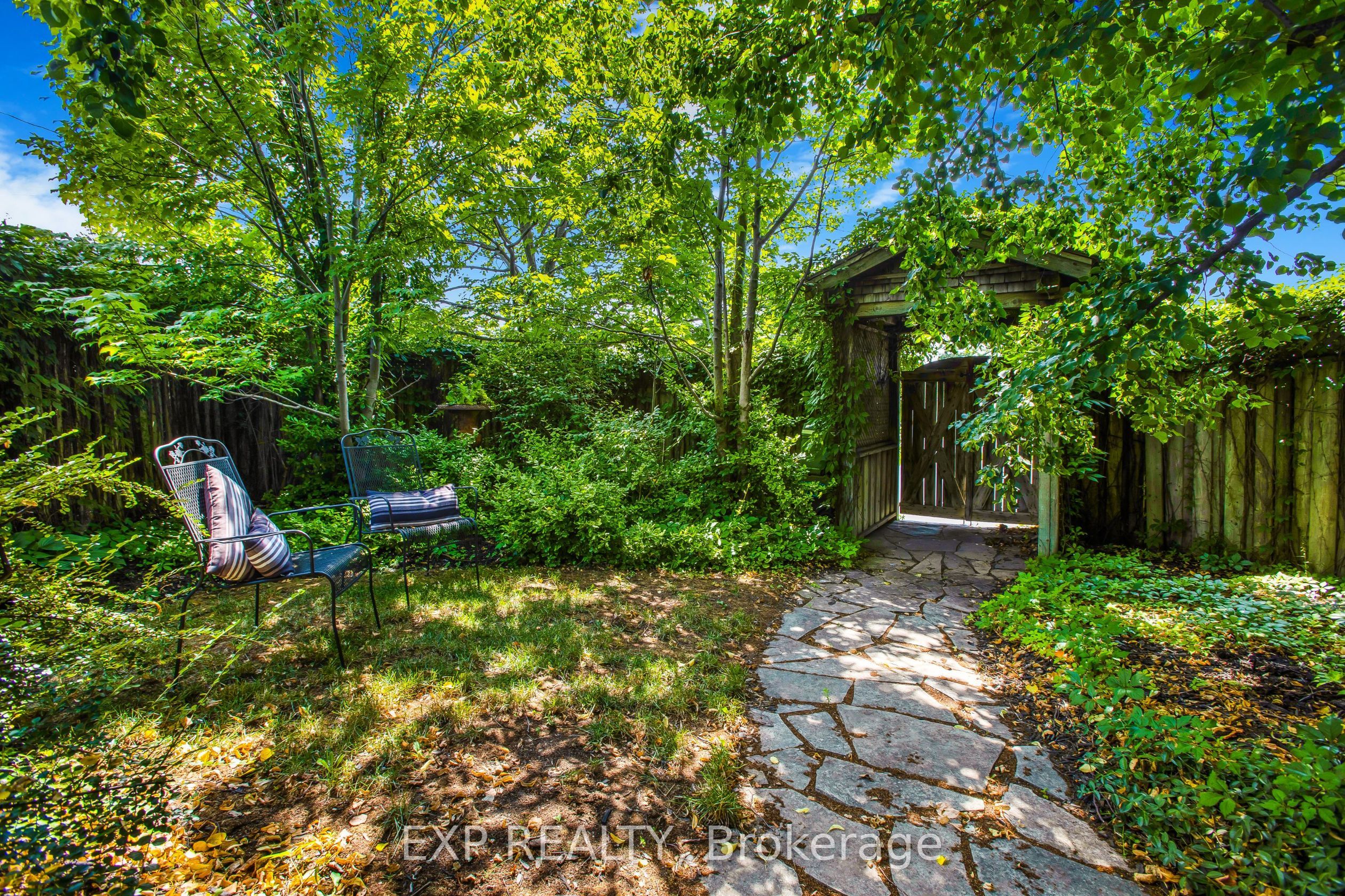 8 Warwick Road Property Photo 37