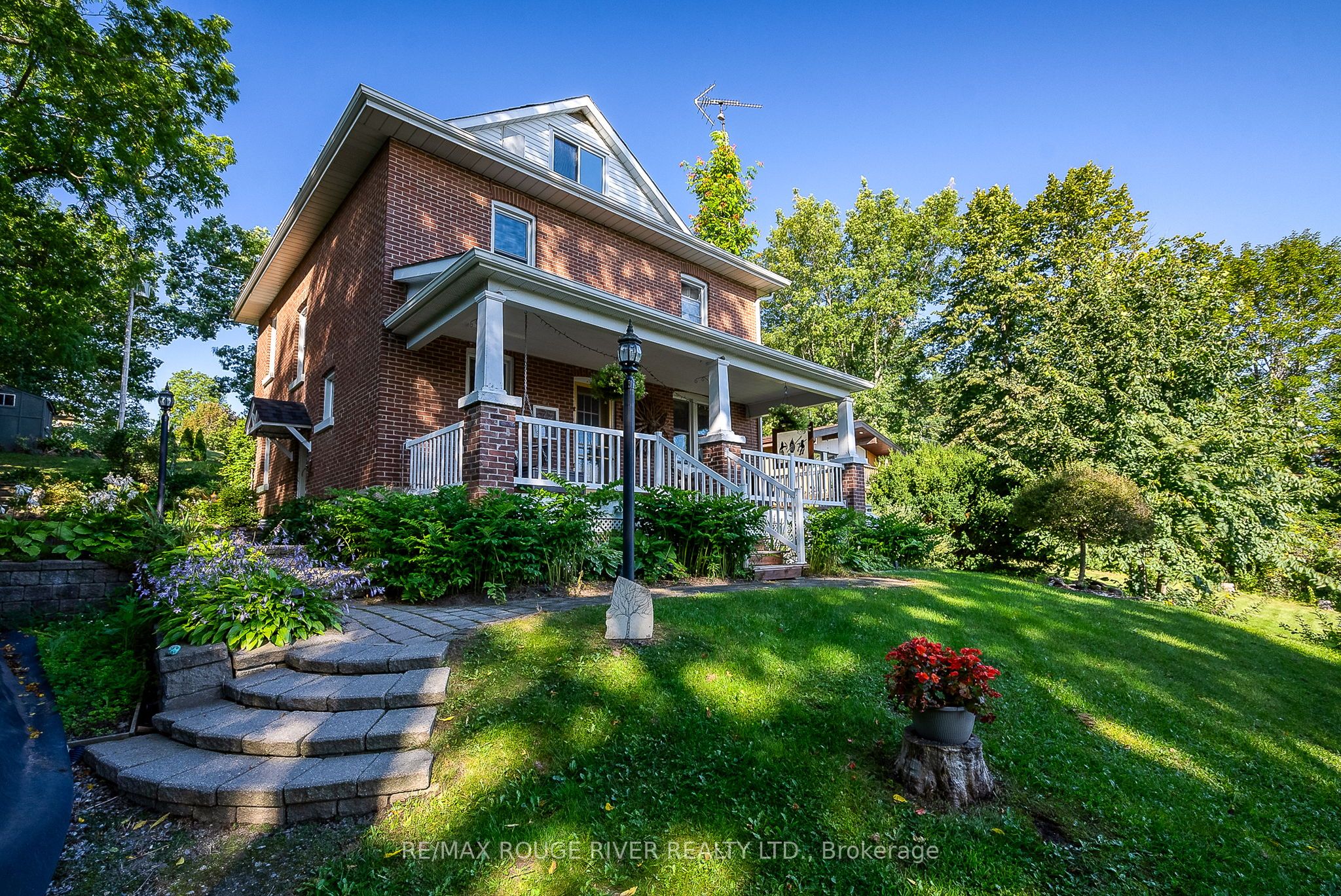 5242 Burnham Street Property Photo 1