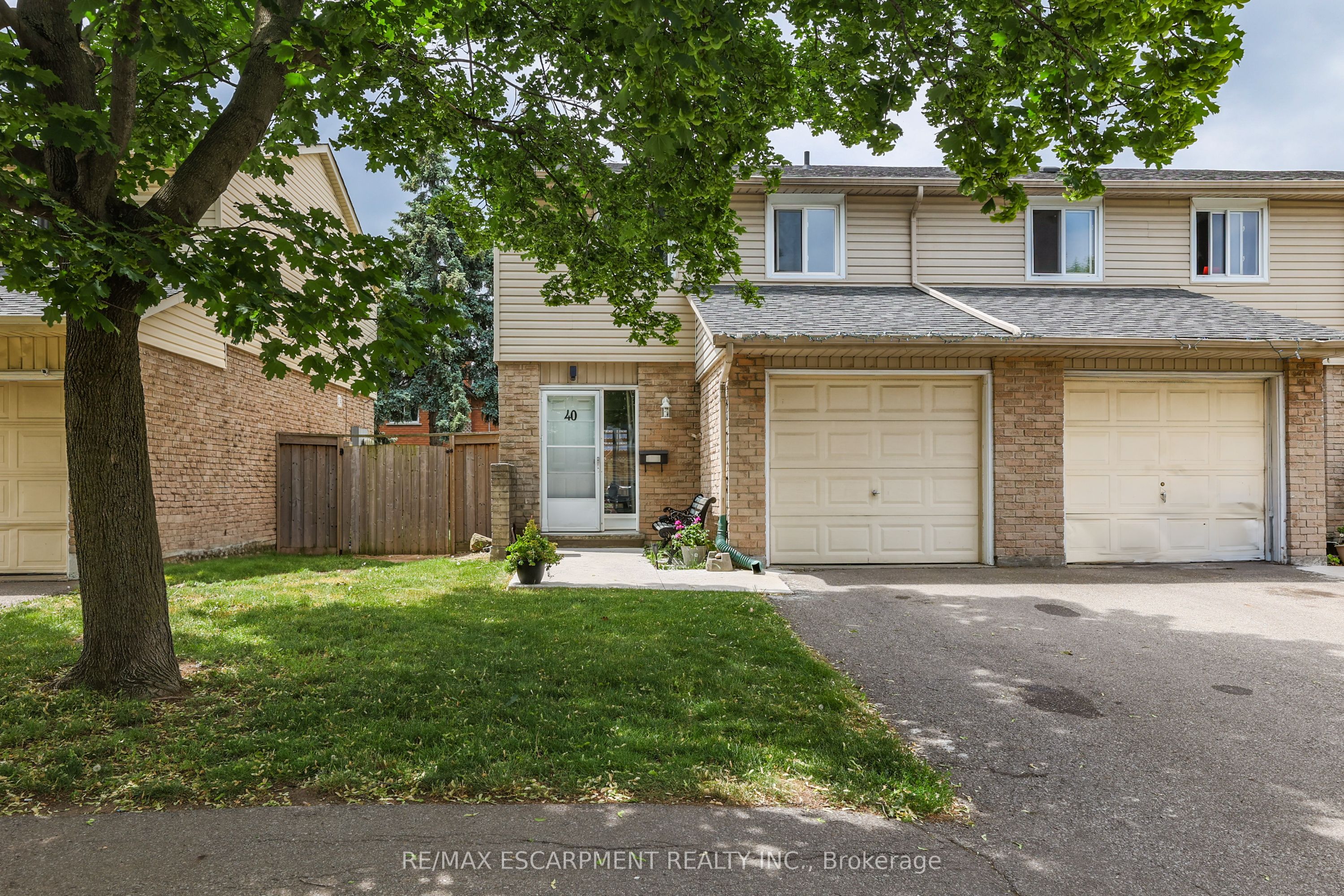 #40 - 262 Kenora Avenue Property Photo 1