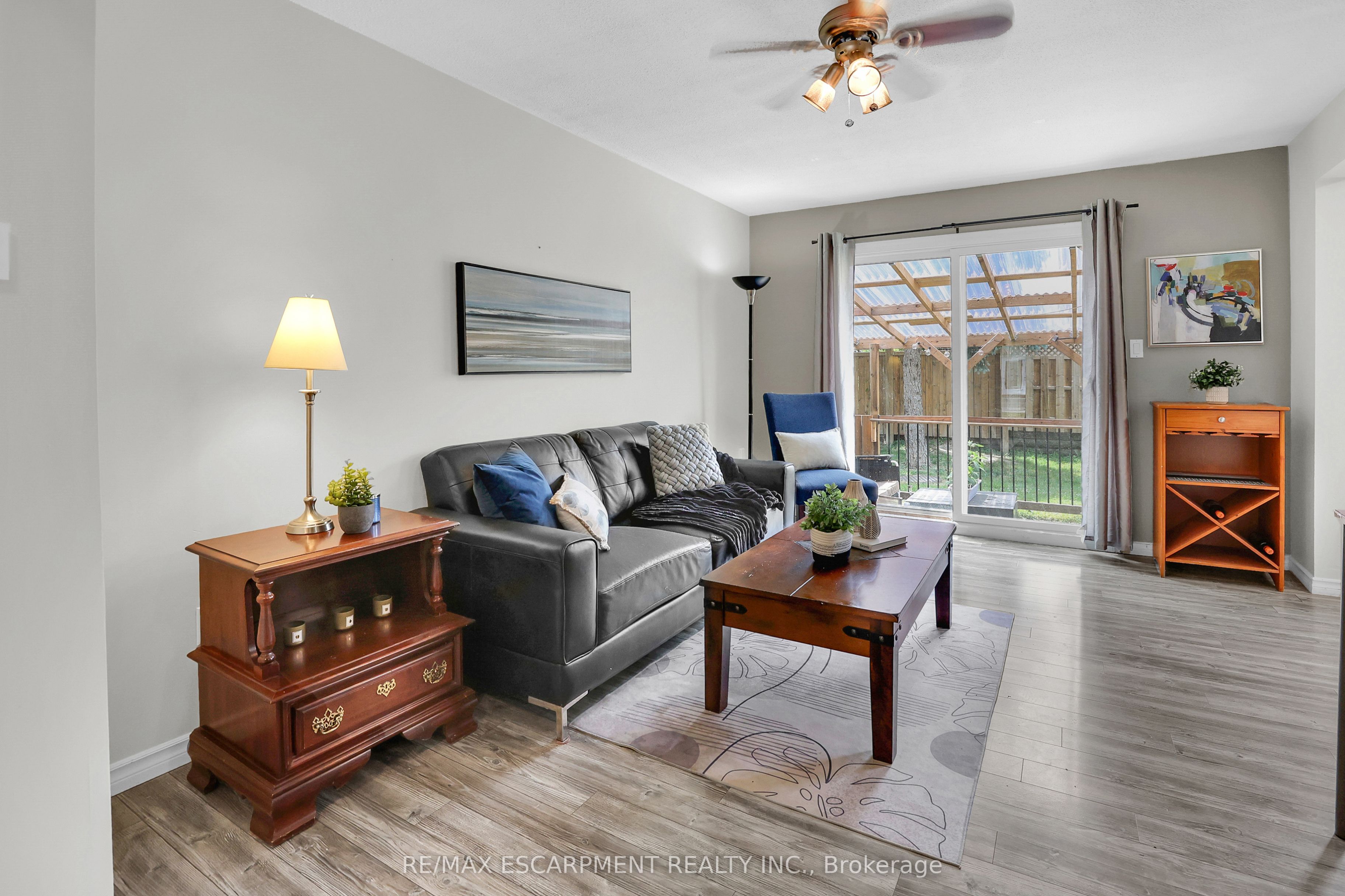 #40 - 262 Kenora Avenue Property Photo 8