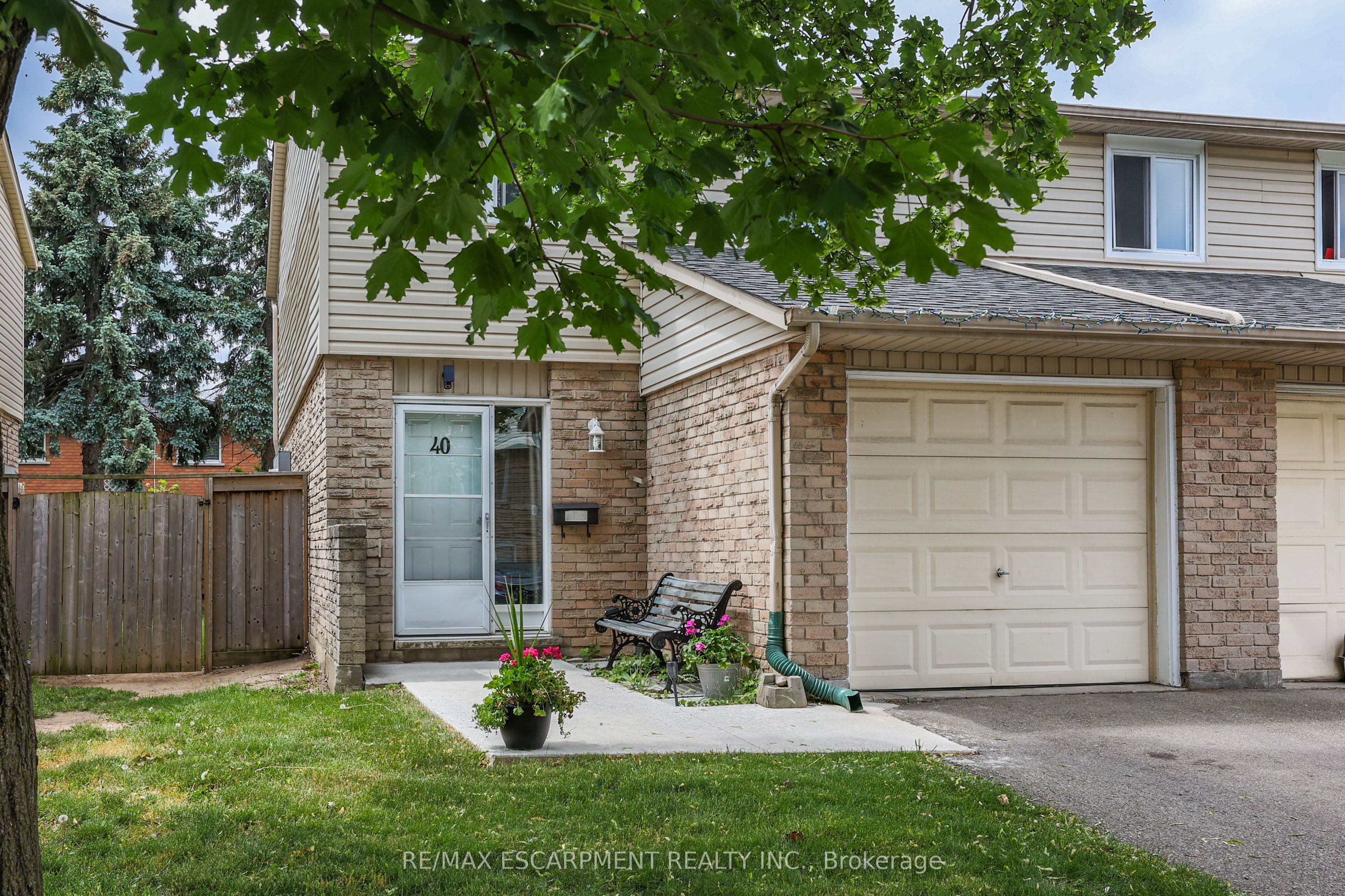 #40 - 262 Kenora Avenue Property Photo 18
