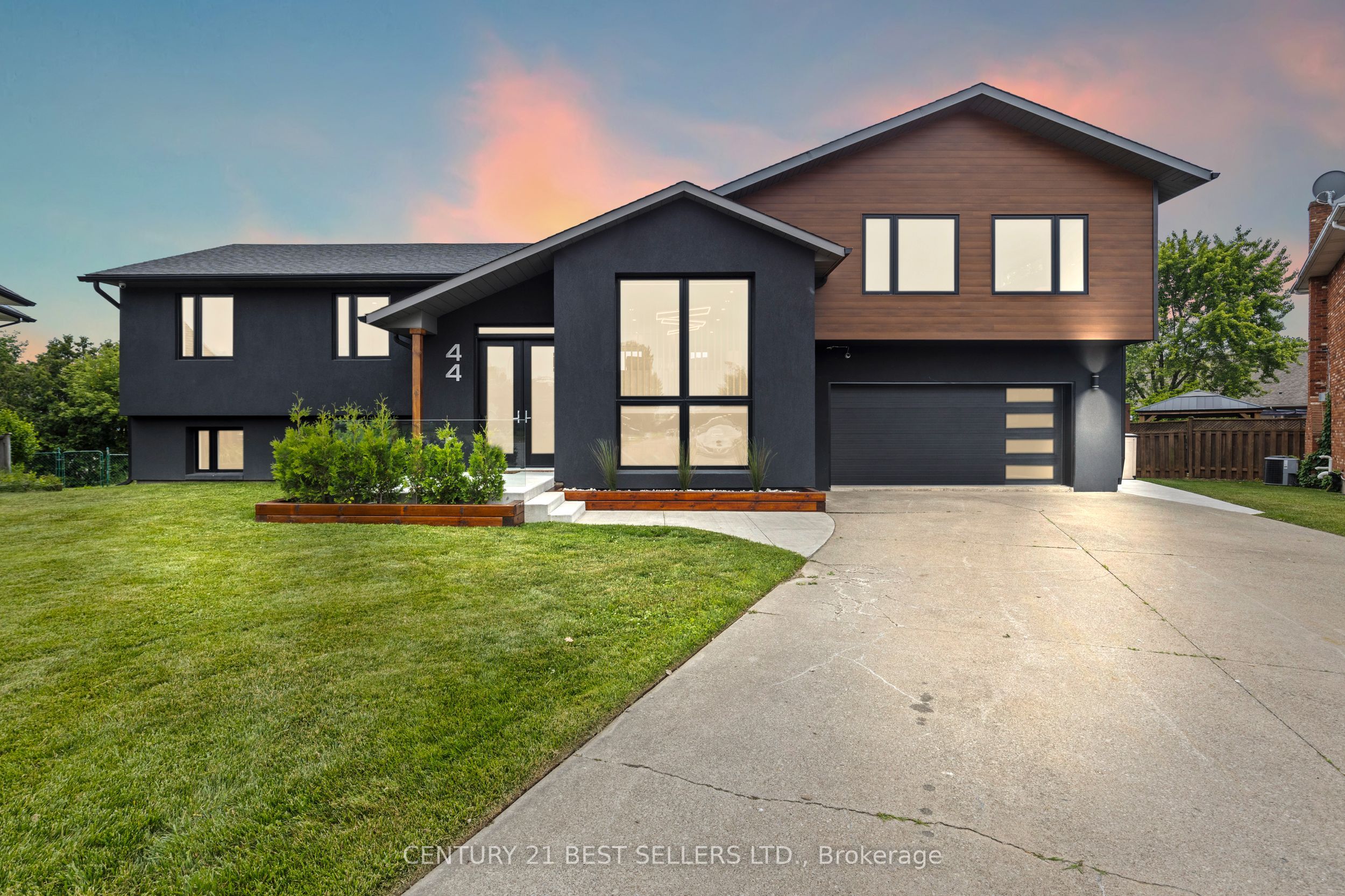 44 Farewell Crescent Property Photo 1