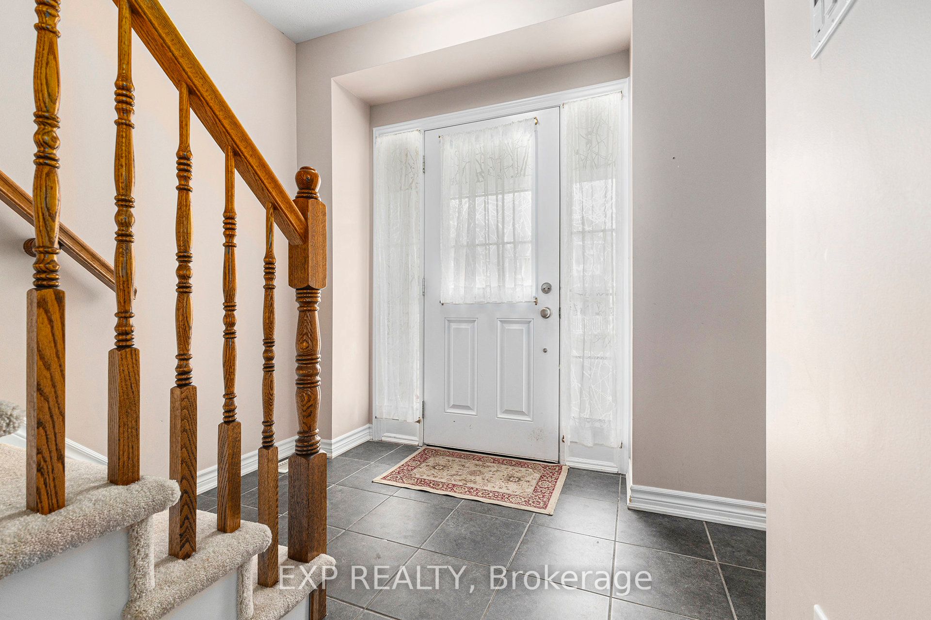 323 Gallantry Way Property Photo 3