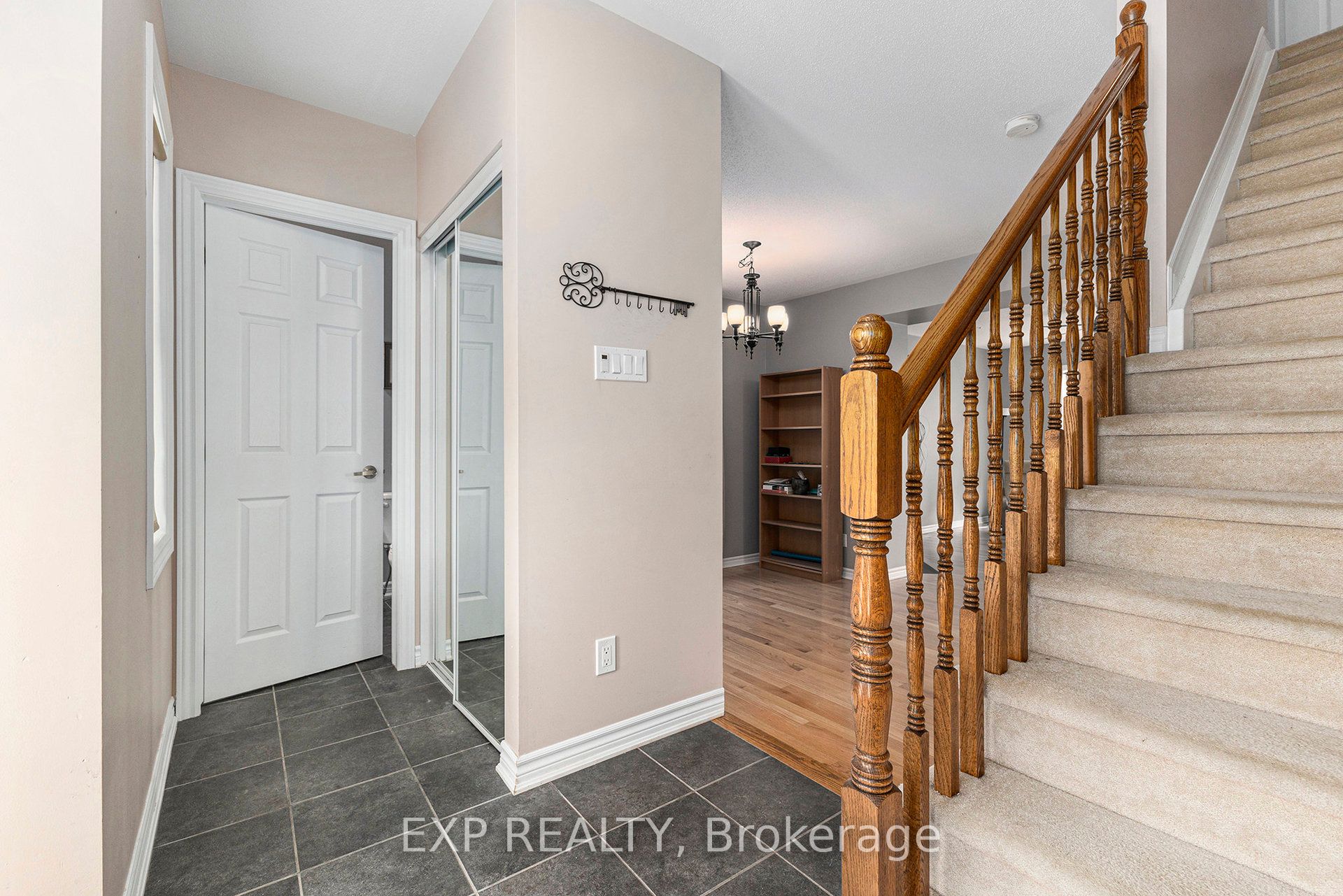 323 Gallantry Way Property Photo 4