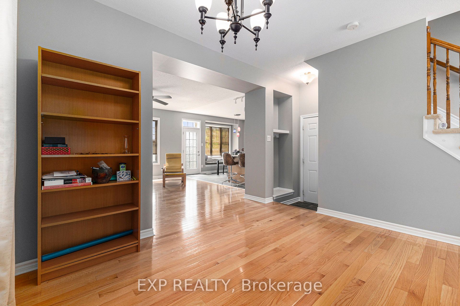 323 Gallantry Way Property Photo 8