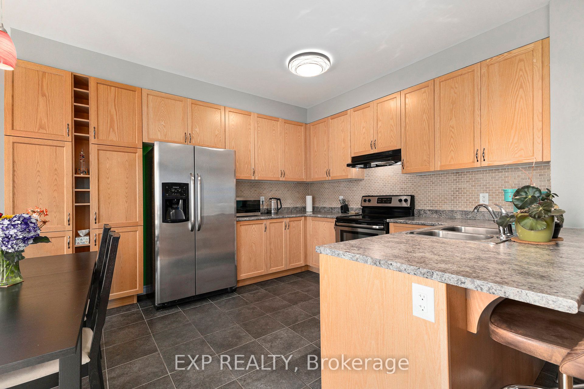 323 Gallantry Way Property Photo 10