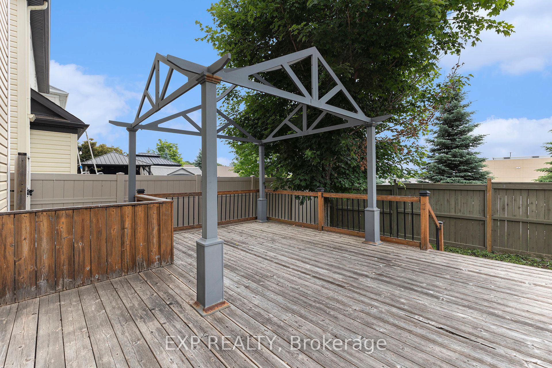 323 Gallantry Way Property Photo 24