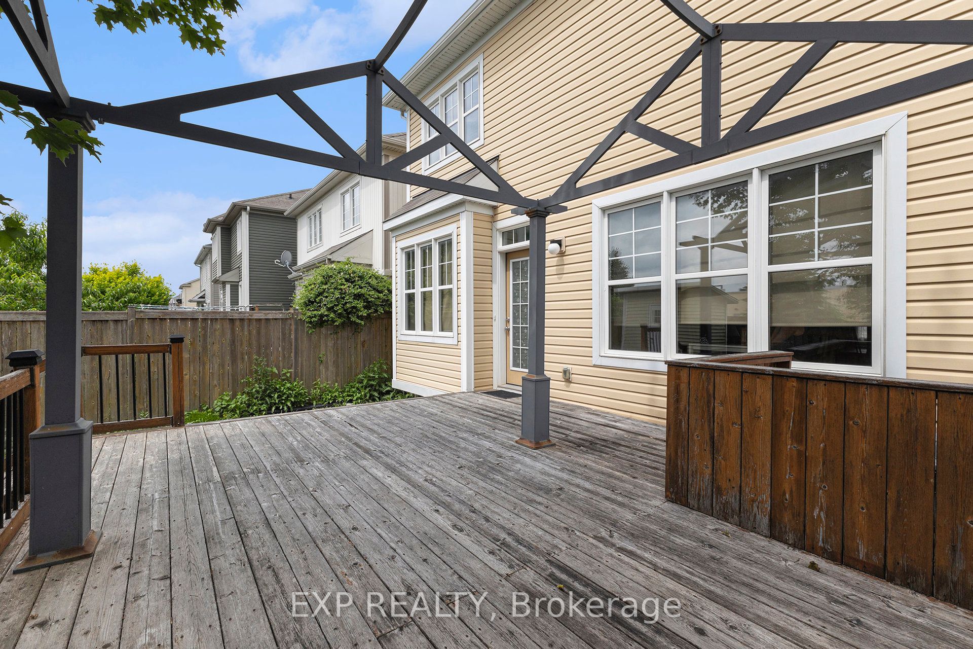 323 Gallantry Way Property Photo 25