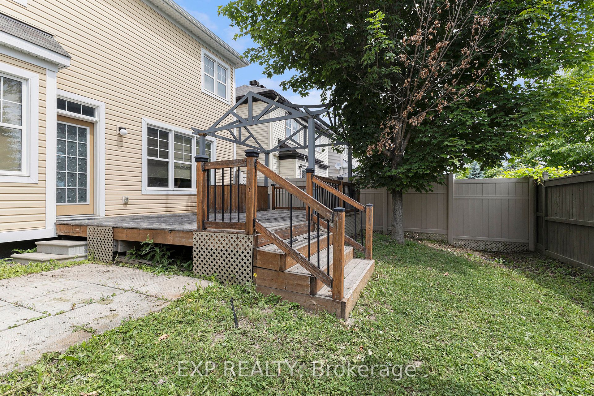 323 Gallantry Way Property Photo 28