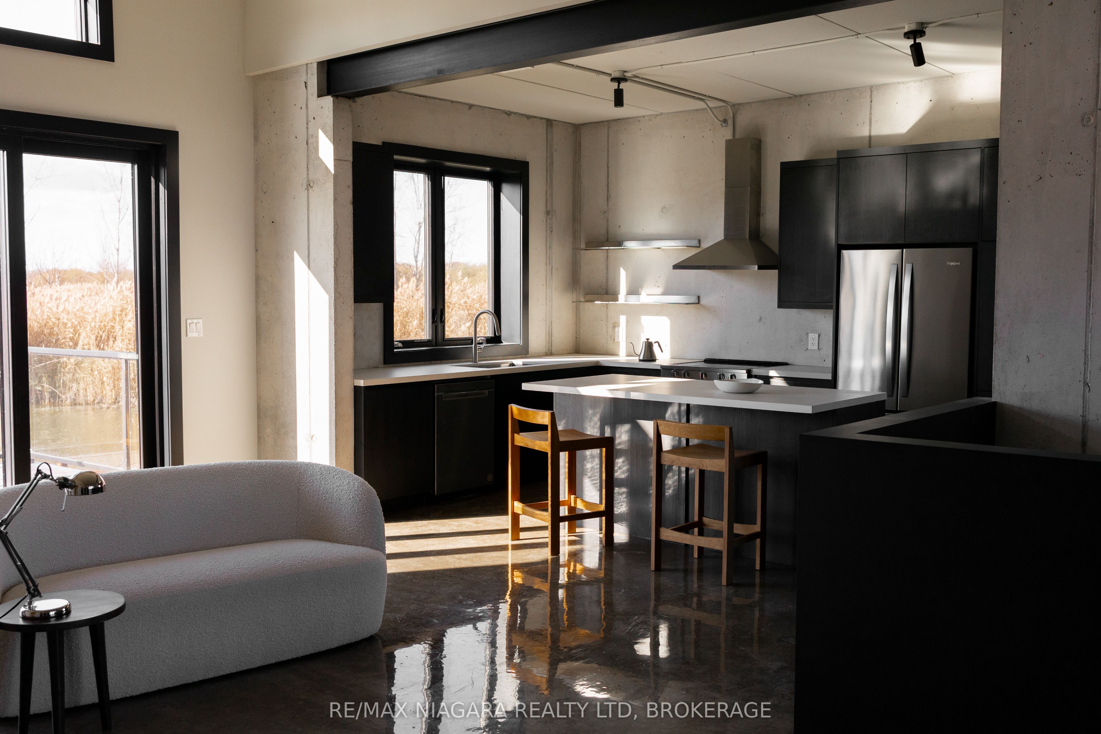 #1 - 21 Heron Pointe Property Photo 1