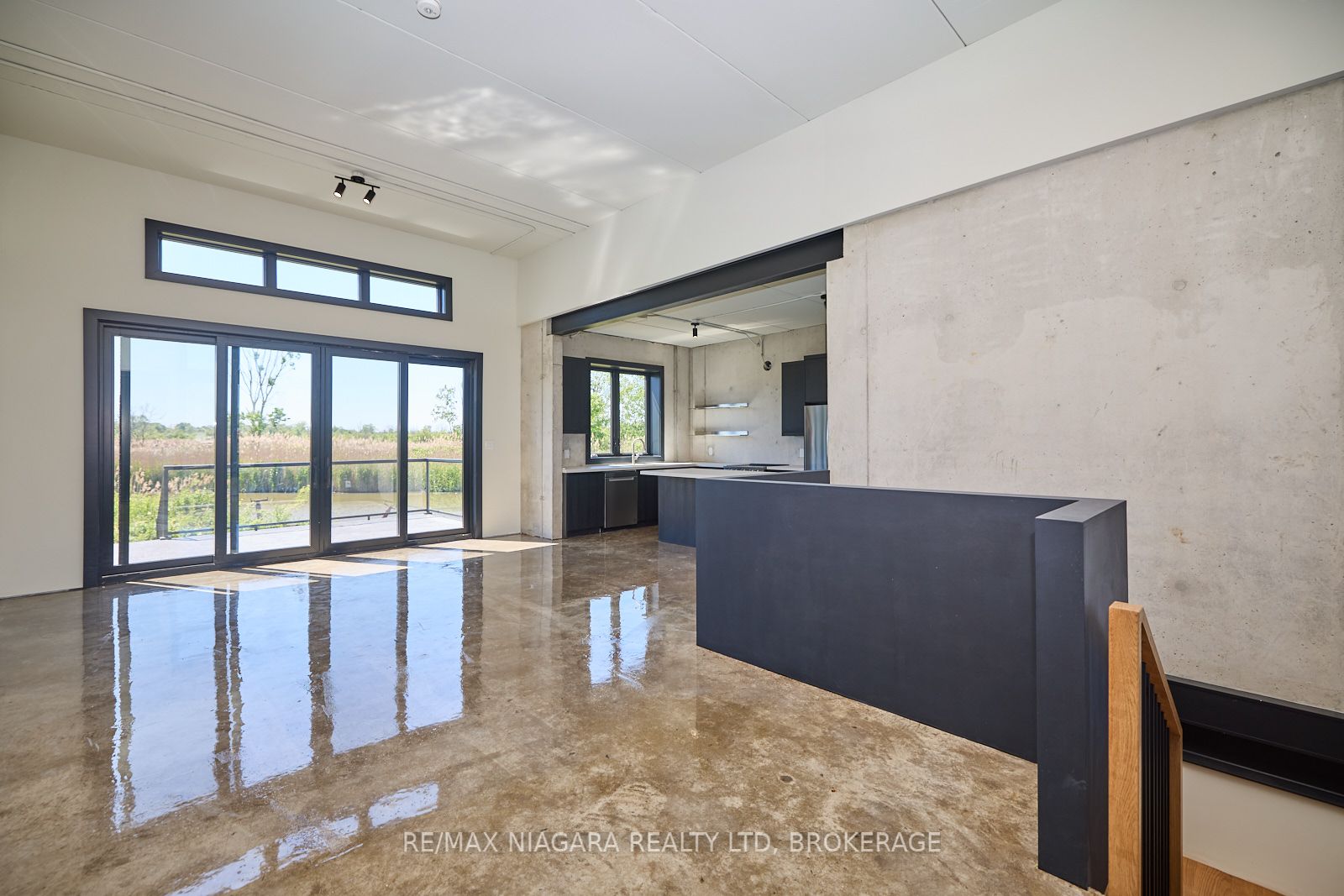 #1 - 21 Heron Pointe Property Photo 4