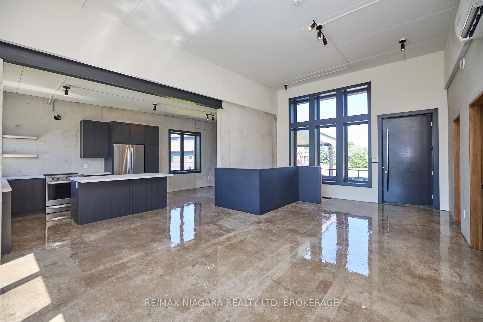 #1 - 21 Heron Pointe Property Photo 6