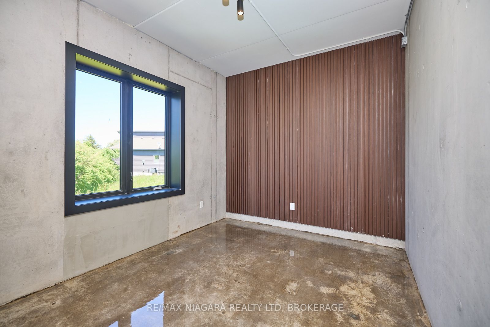 #1 - 21 Heron Pointe Property Photo 8