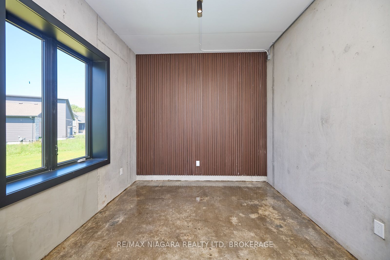 #1 - 21 Heron Pointe Property Photo 9