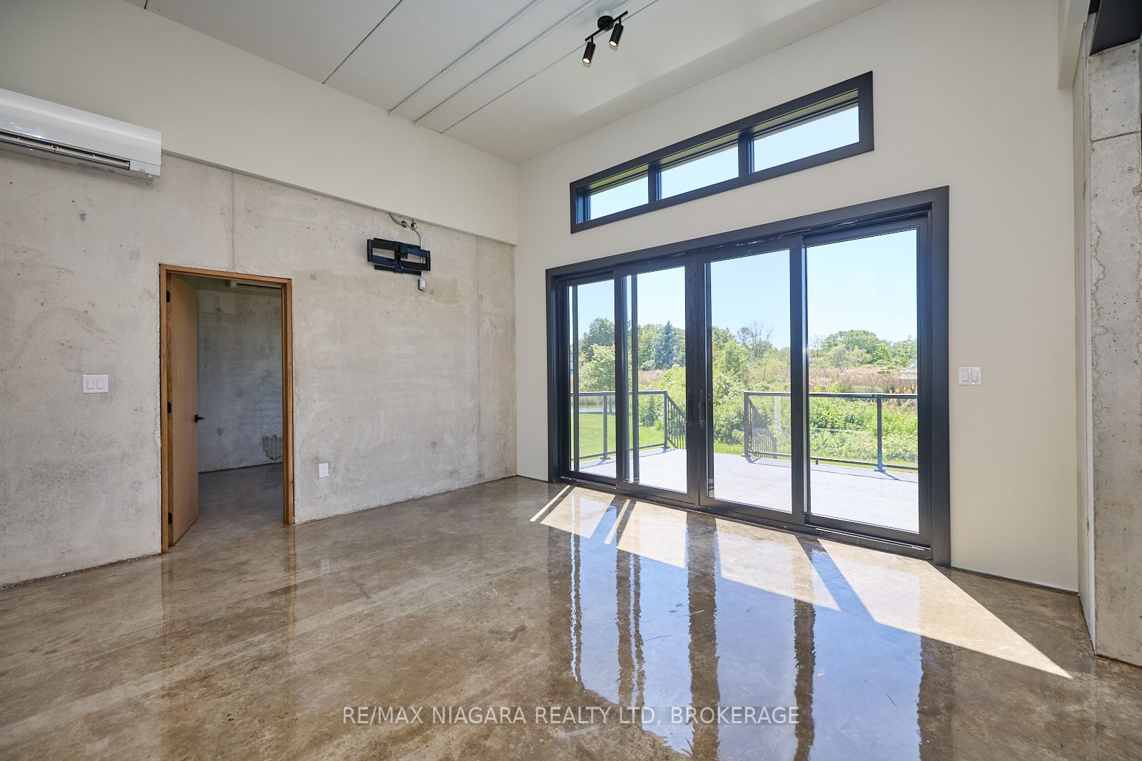 #1 - 21 Heron Pointe Property Photo 11