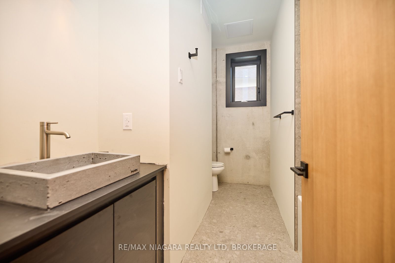 #1 - 21 Heron Pointe Property Photo 15