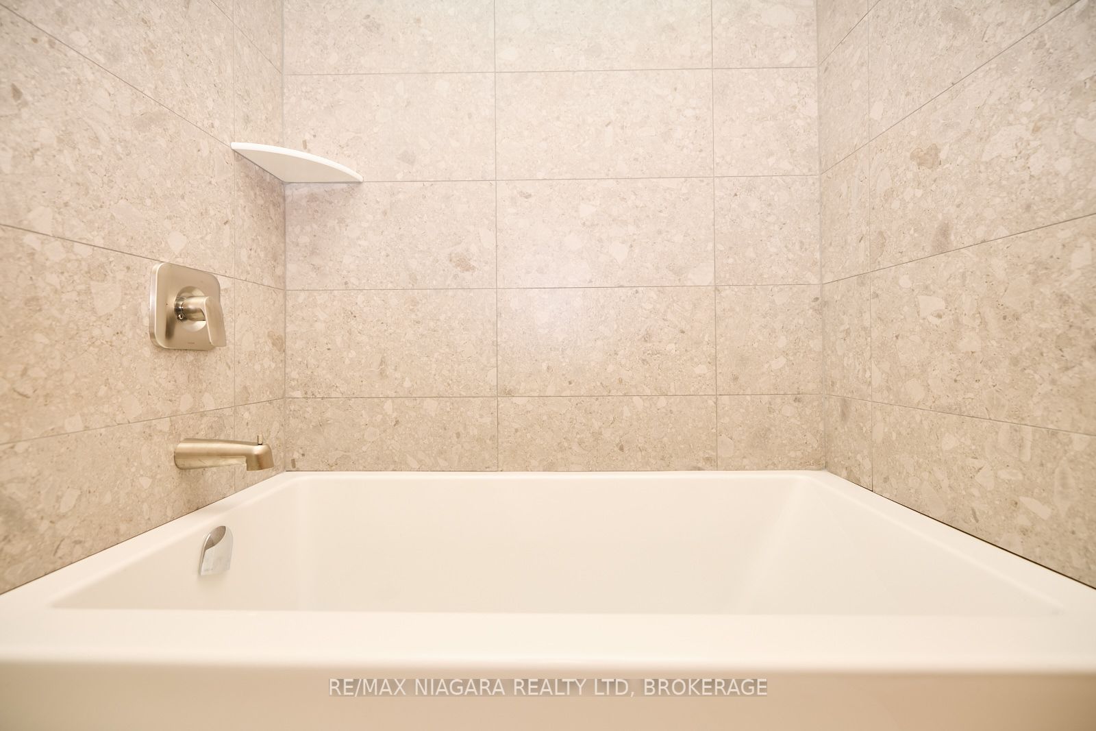 #1 - 21 Heron Pointe Property Photo 16