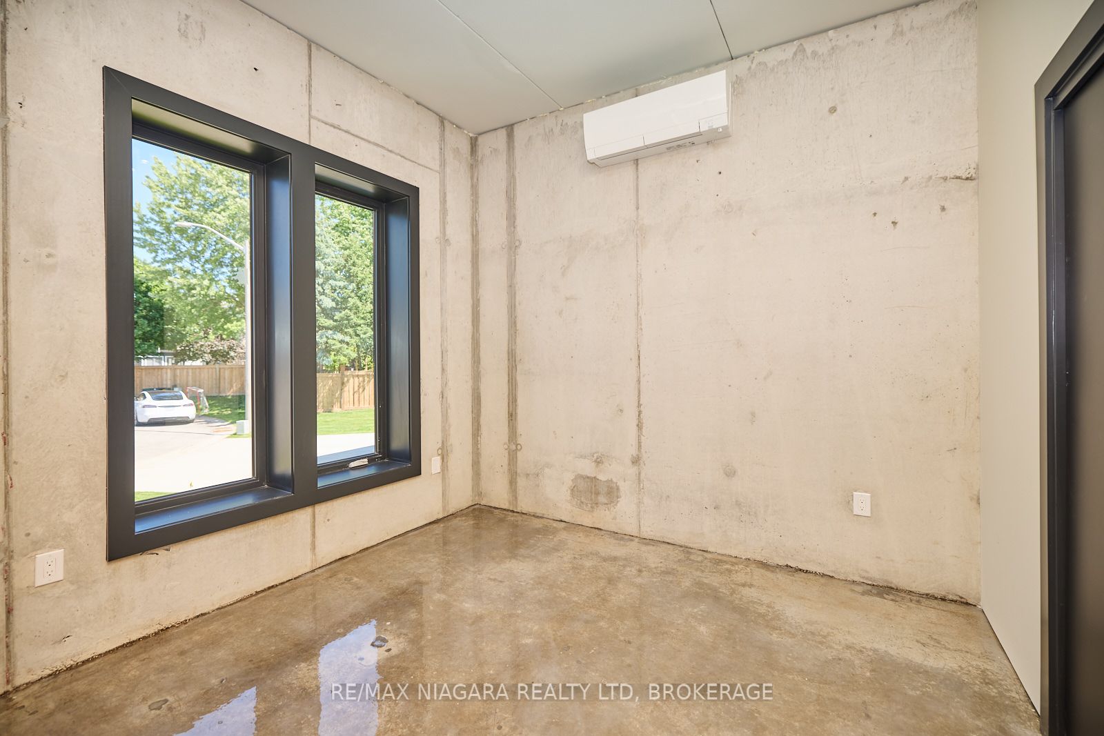 #1 - 21 Heron Pointe Property Photo 17