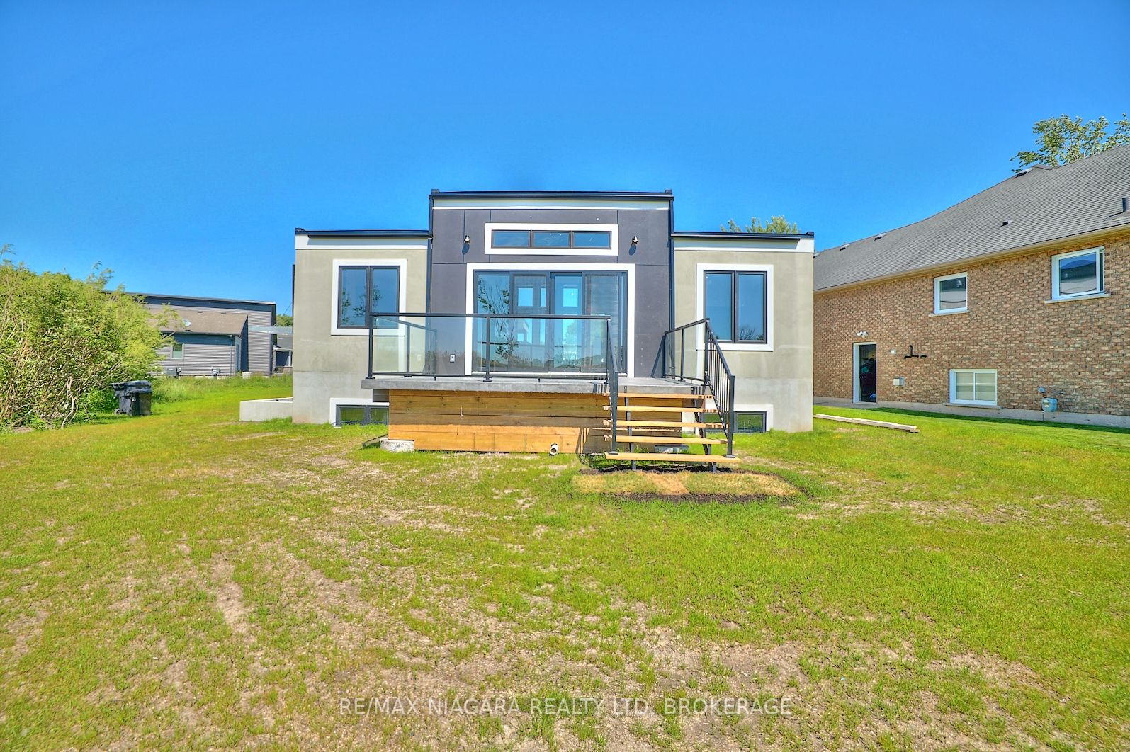 #1 - 21 Heron Pointe Property Photo 18