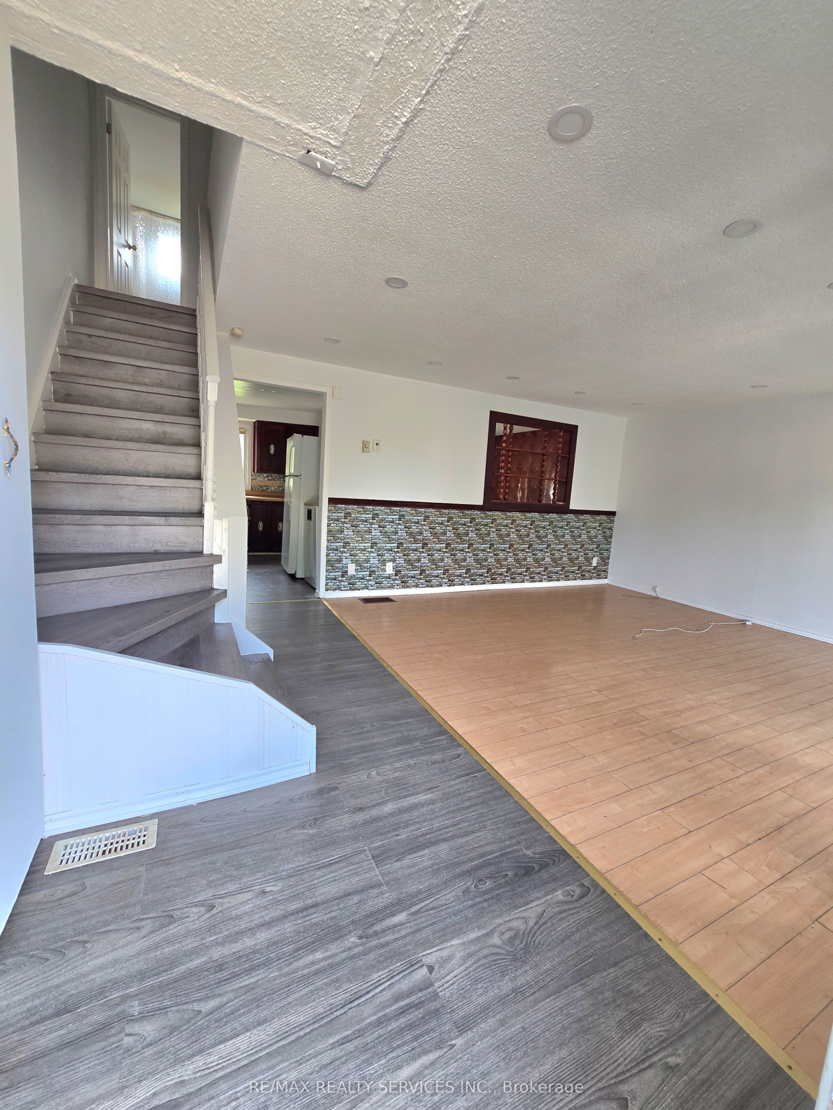 441 Parkview Crescent Property Photo 4