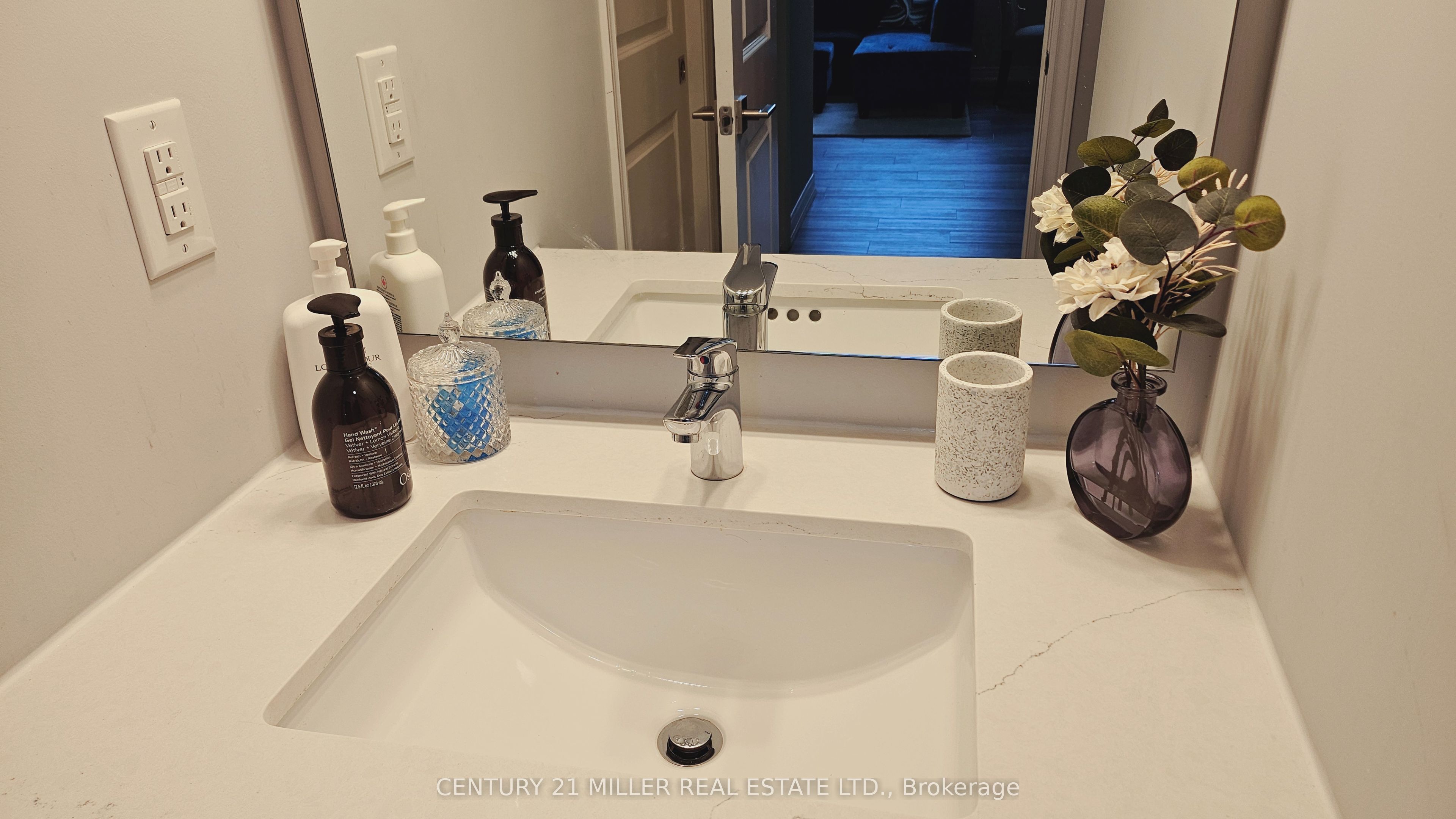 108 (main-upper Unit) Powerview Avenue Property Photo 15