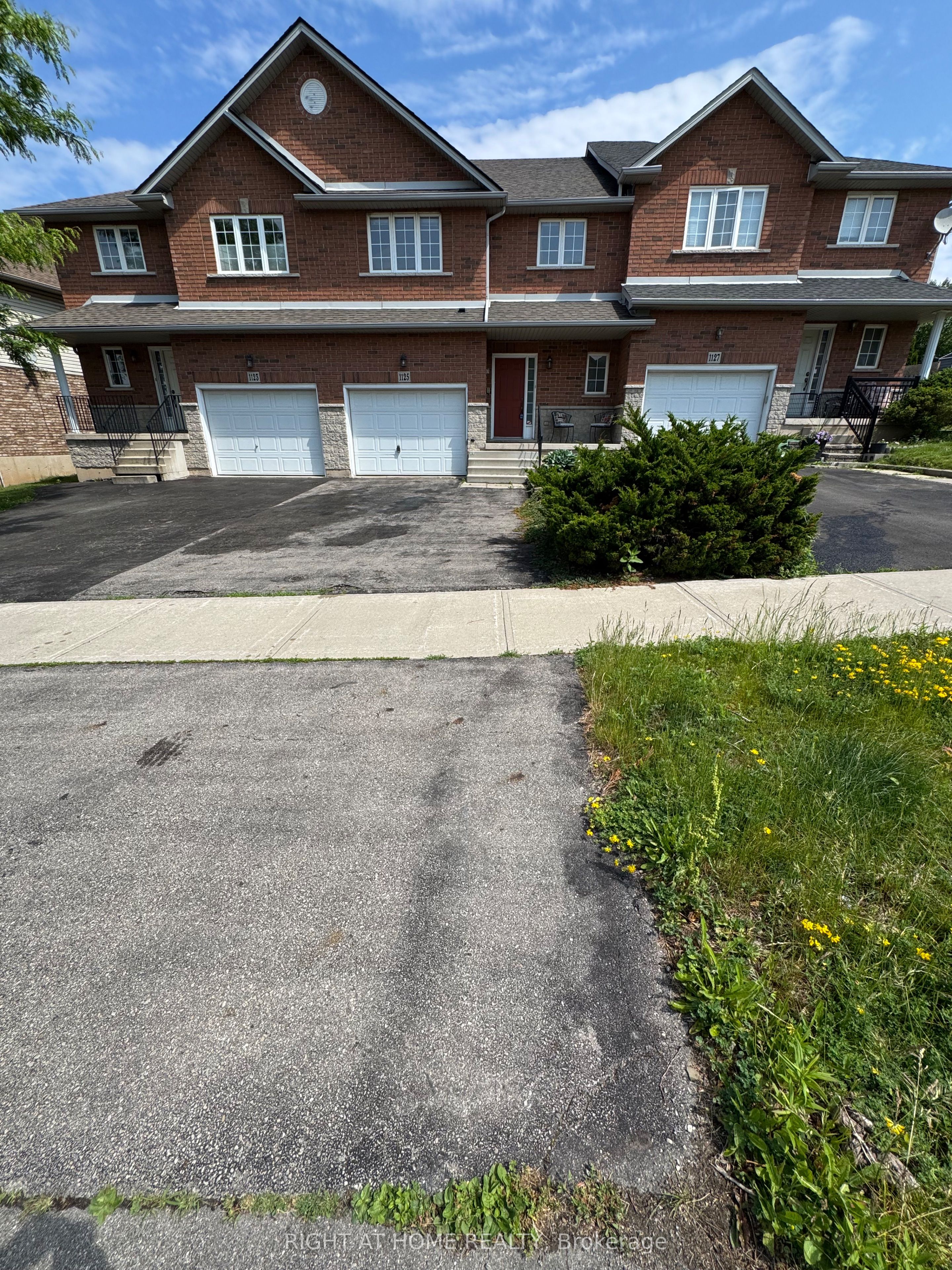 1125 Harrogate Drive Property Photo 1