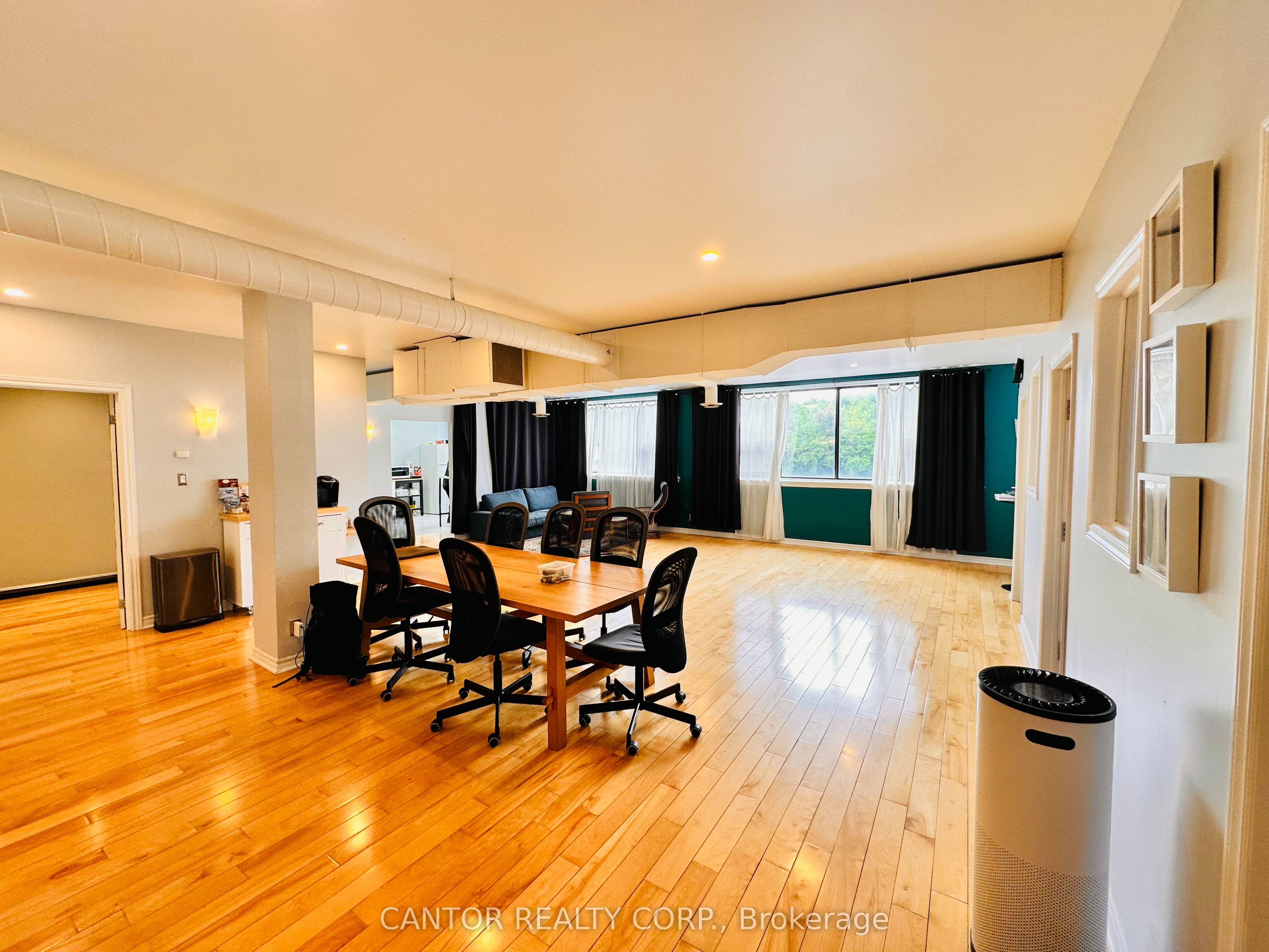 346 Richmond Road 208 Property Photo 4