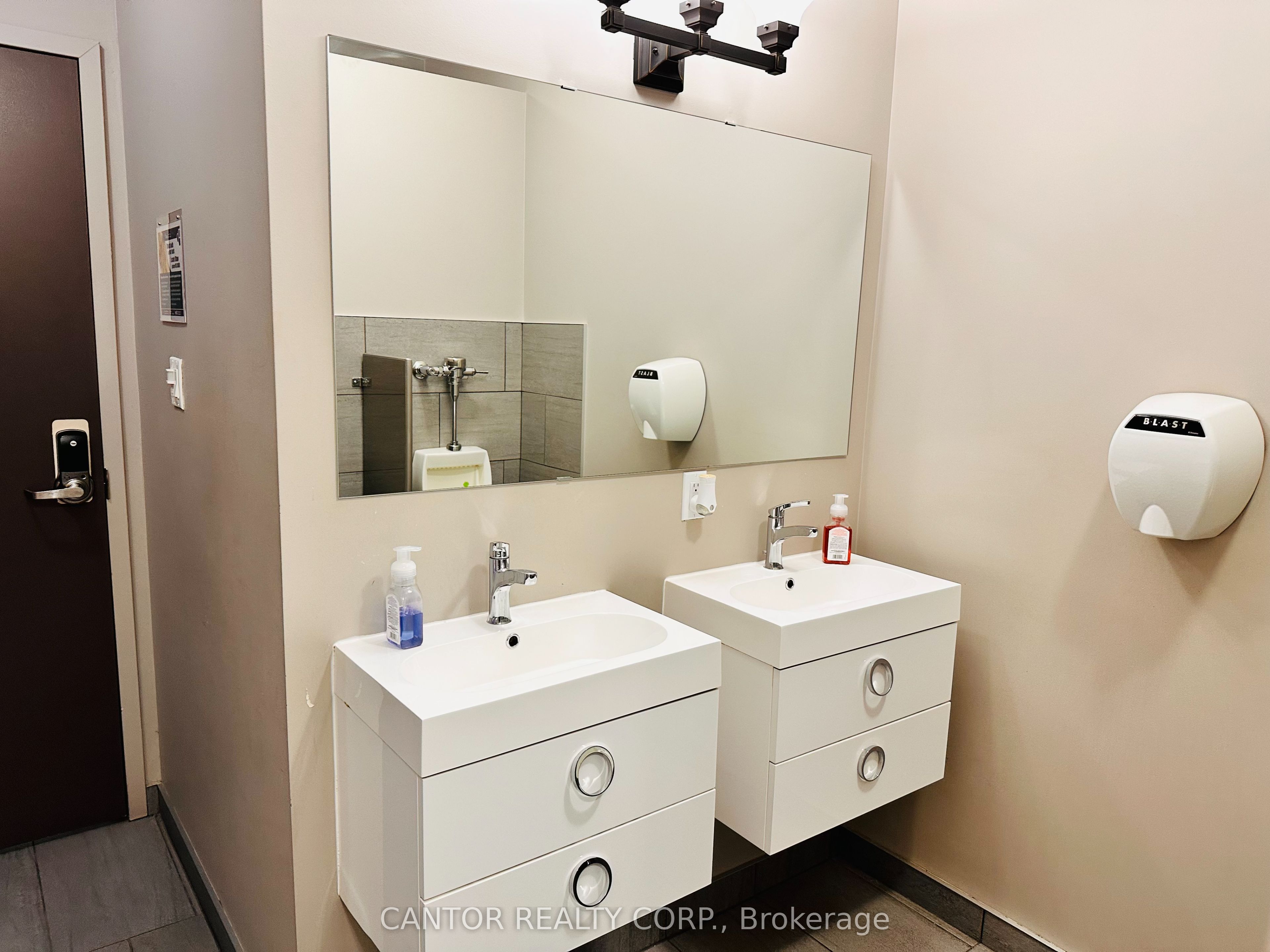 346 Richmond Road 208 Property Photo 11