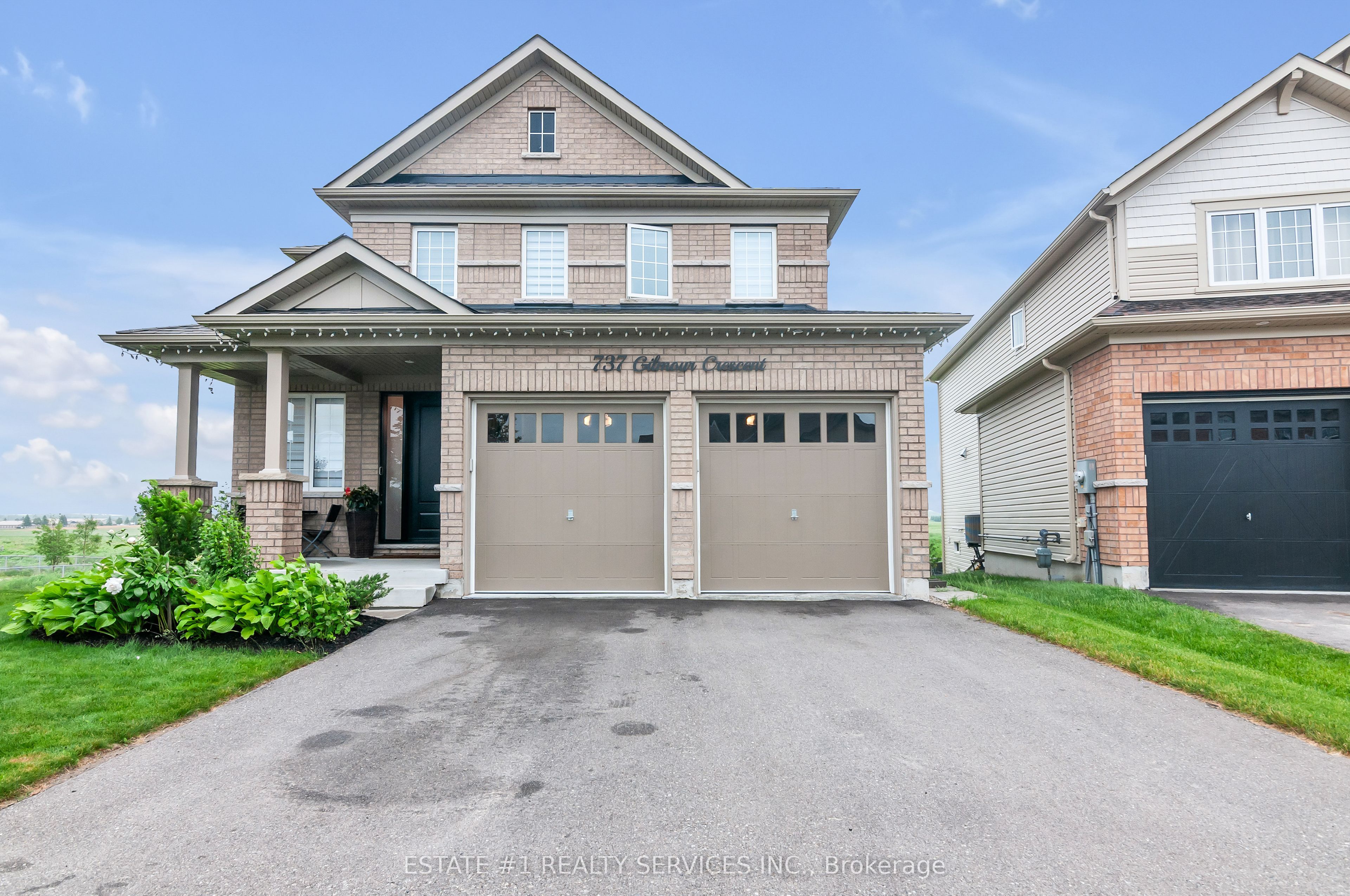 737 Gilmour Crescent Property Photo 1