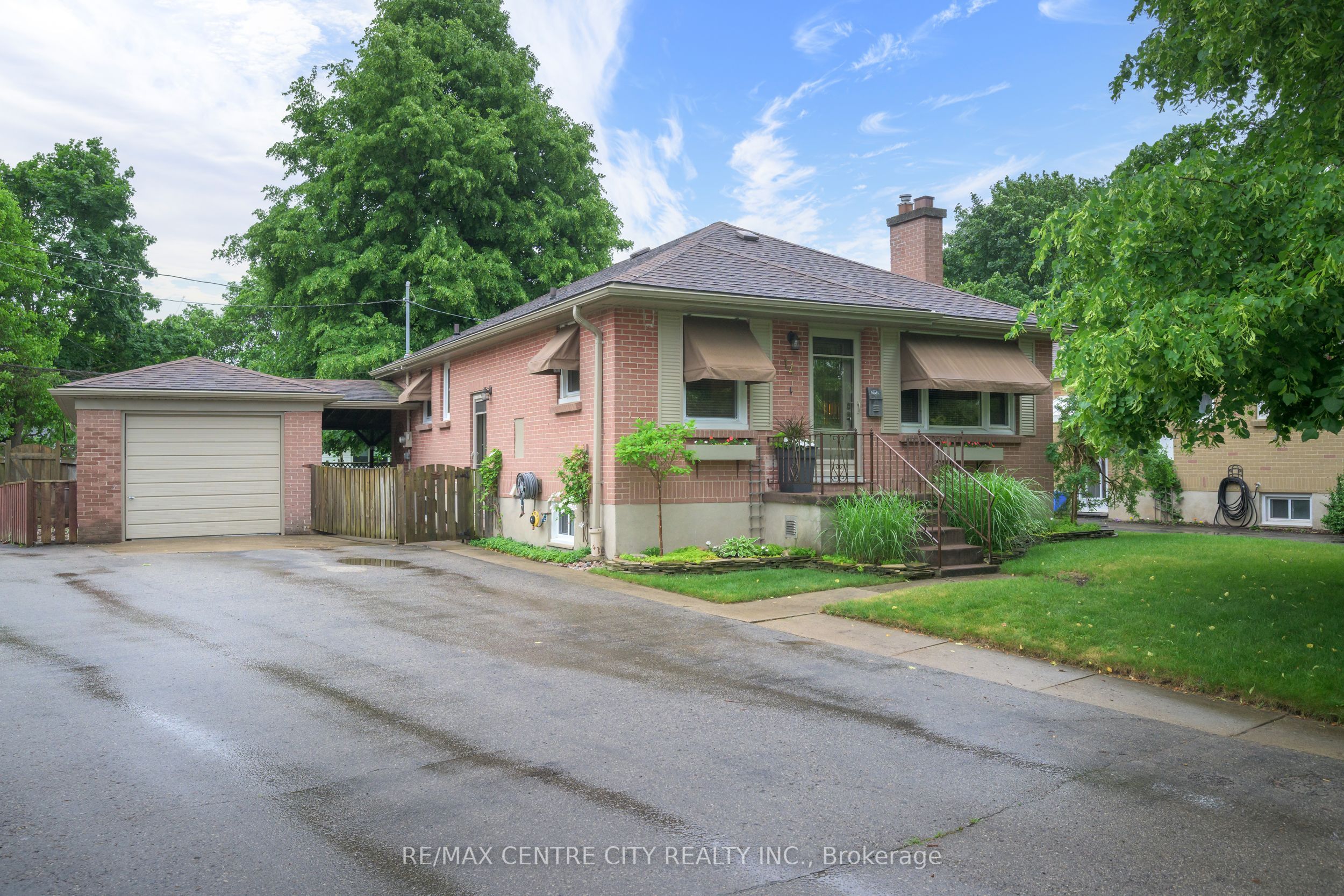 14 Cronyn Crescent Property Photo 1