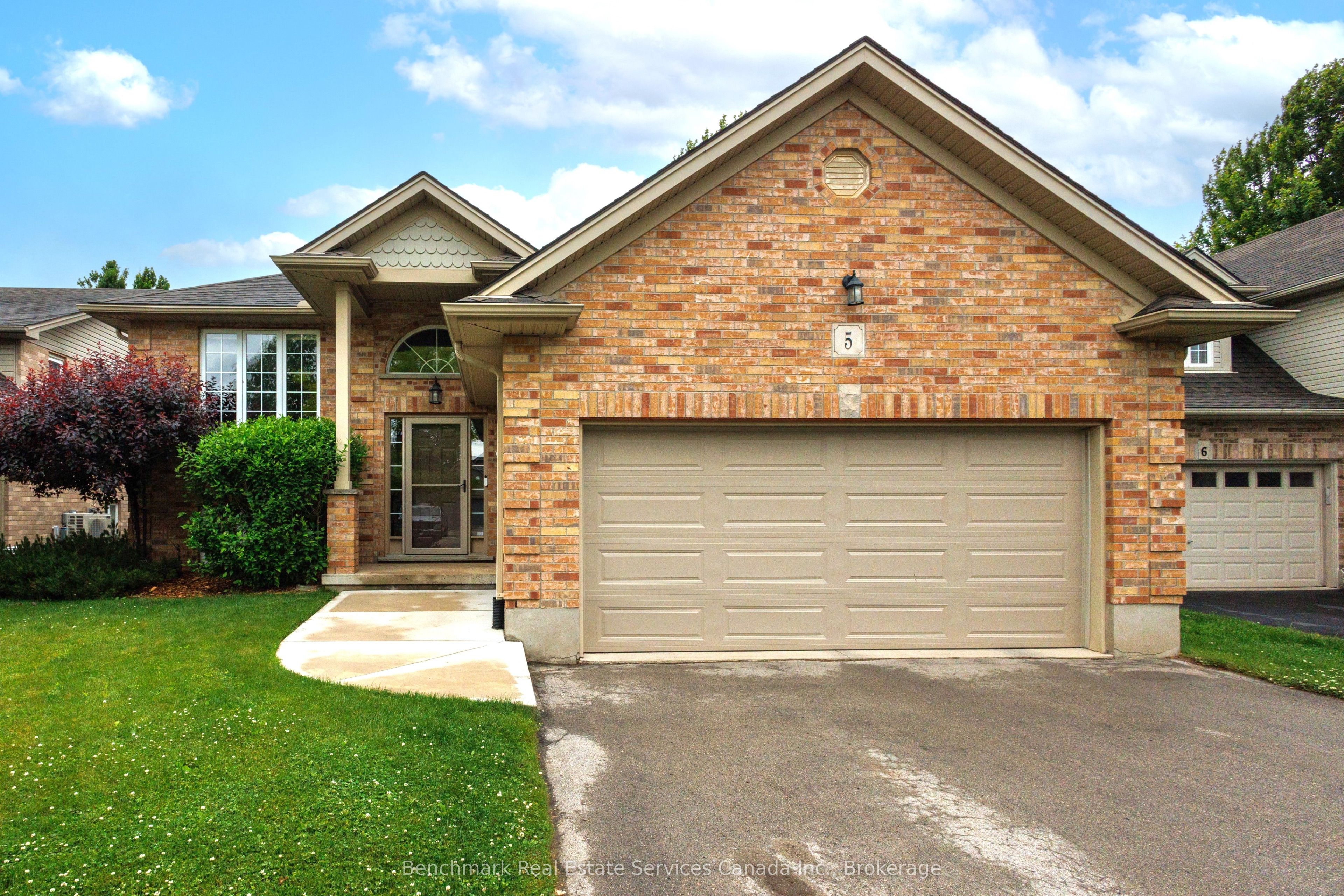 5 Oakwood Court