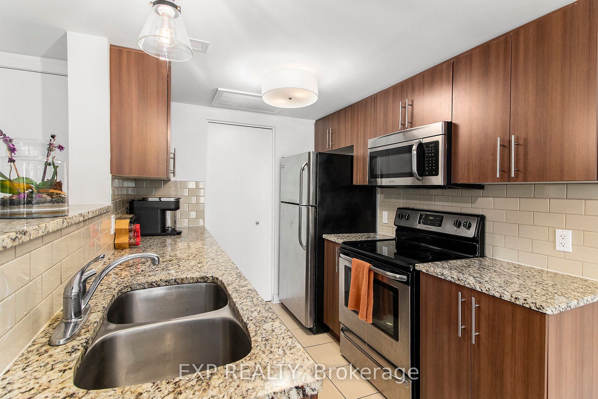 146 Daly Avenue 201 Property Photo 5