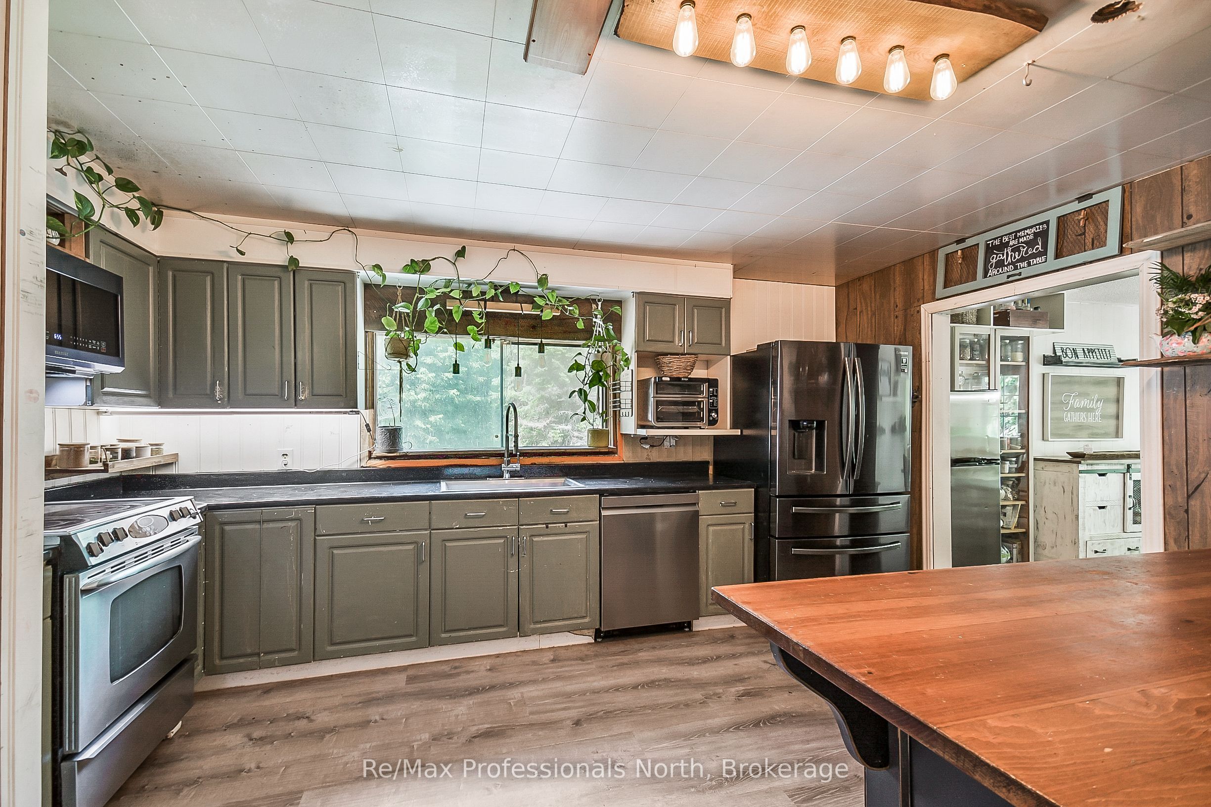 1014 Manitoba Street Property Photo 1