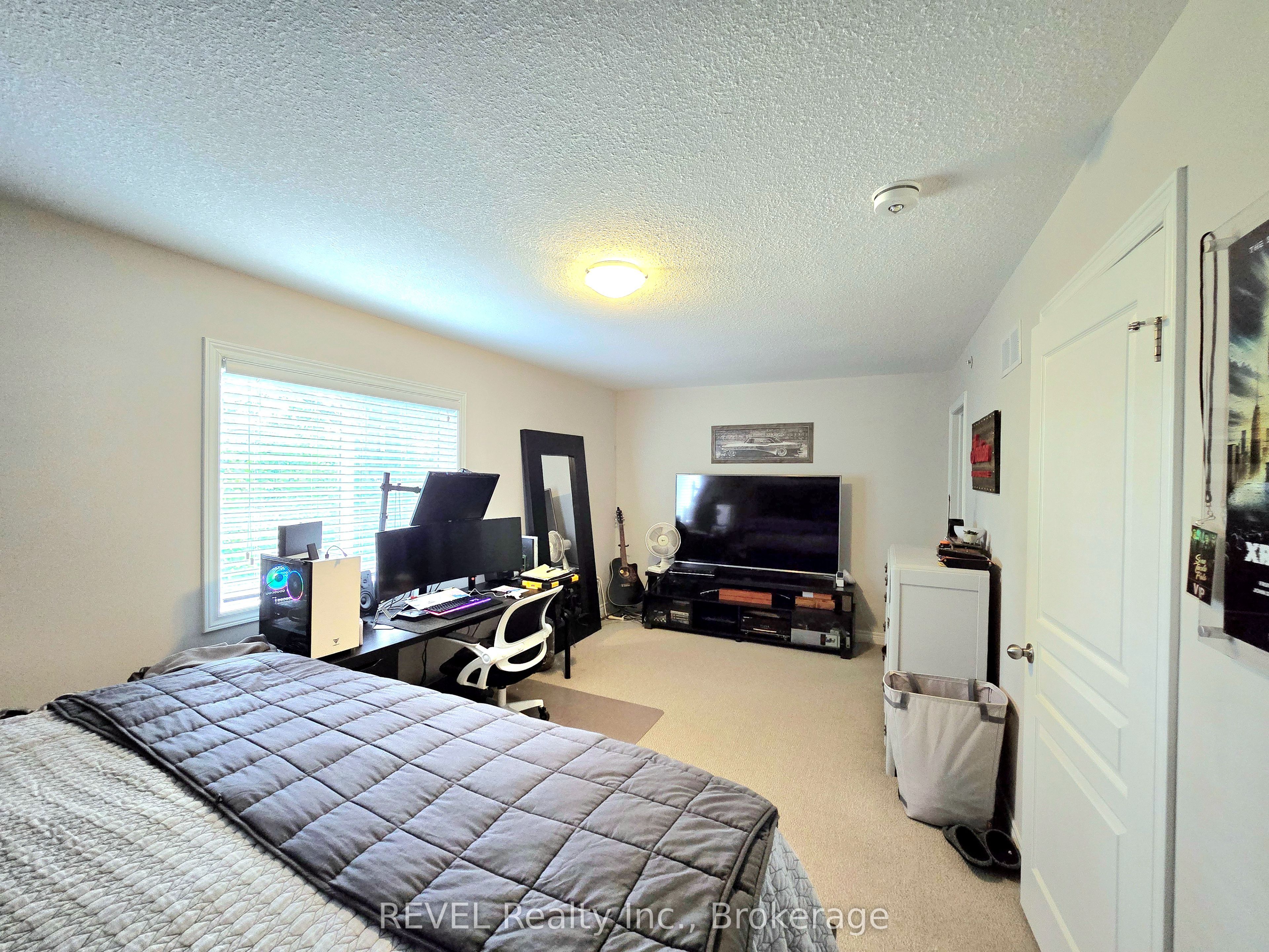 60 Canterbury Drive 12 Property Photo 30