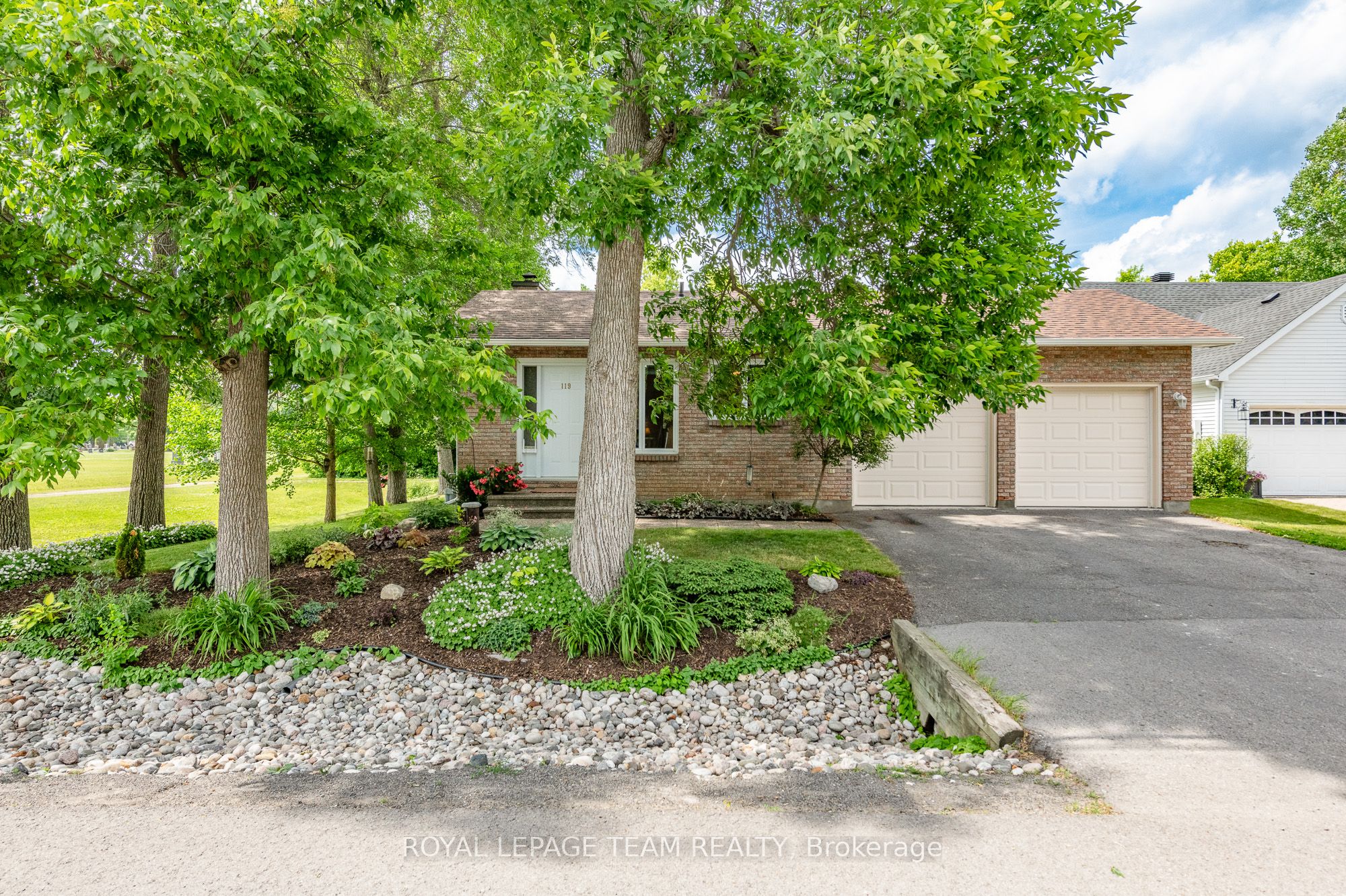 119 Royal York Street W Property Photo 1
